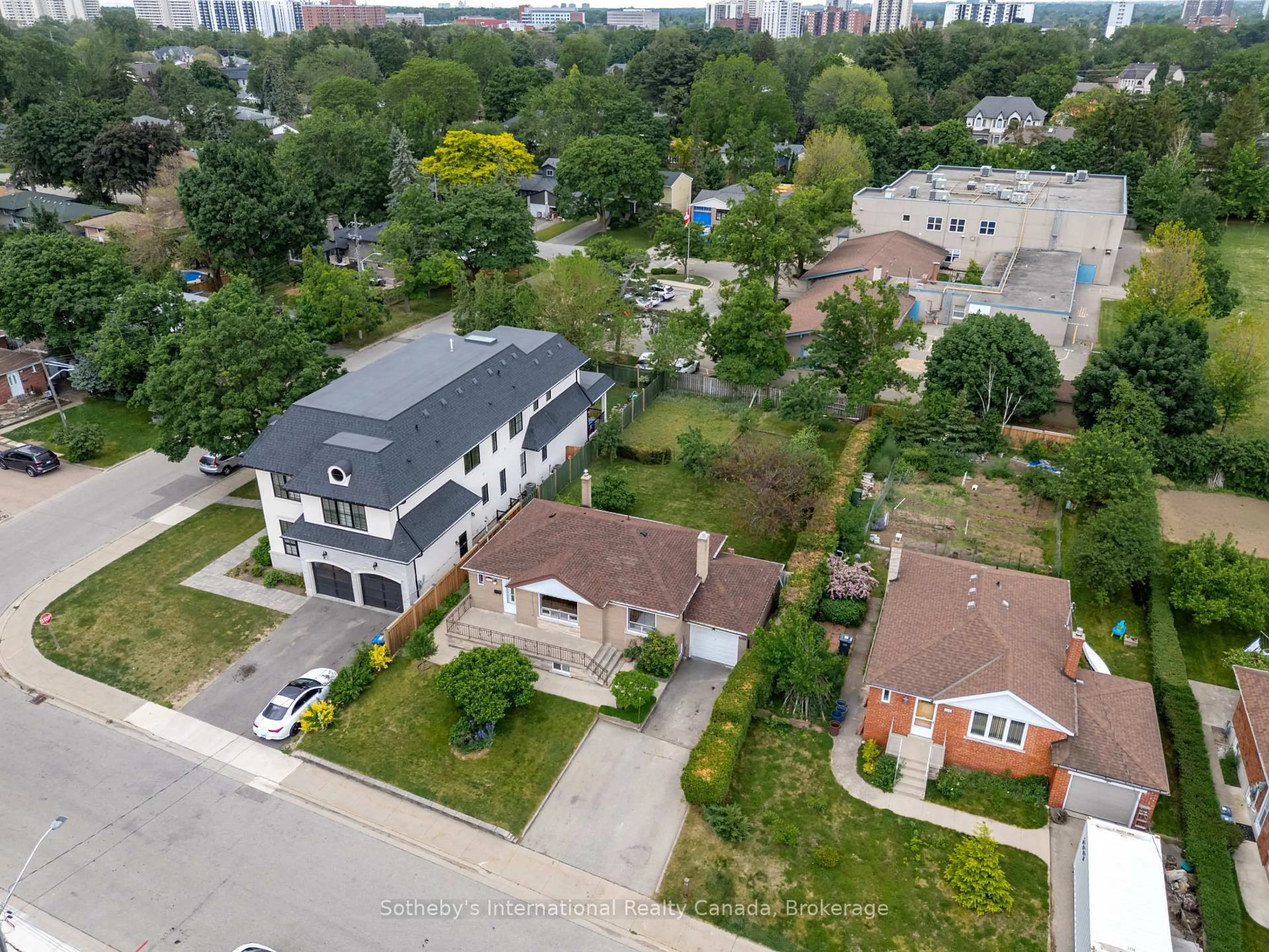 A pic from outside/outdoor area/front of a property/back of a property/a pic from drone, street for 2468 Donnavale Dr, Mississauga Ontario L5A 2N1