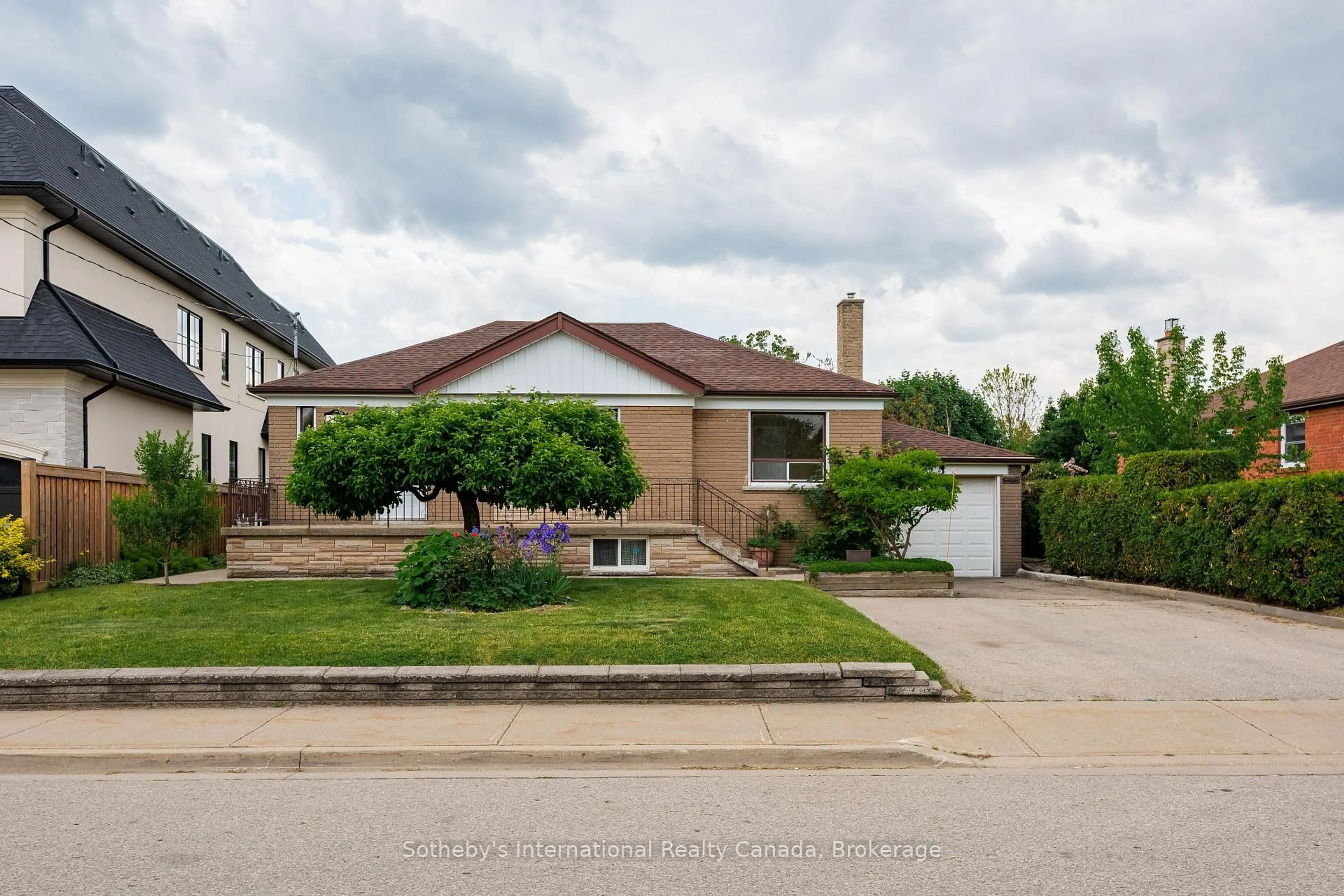 Home with brick exterior material, street for 2468 Donnavale Dr, Mississauga Ontario L5A 2N1