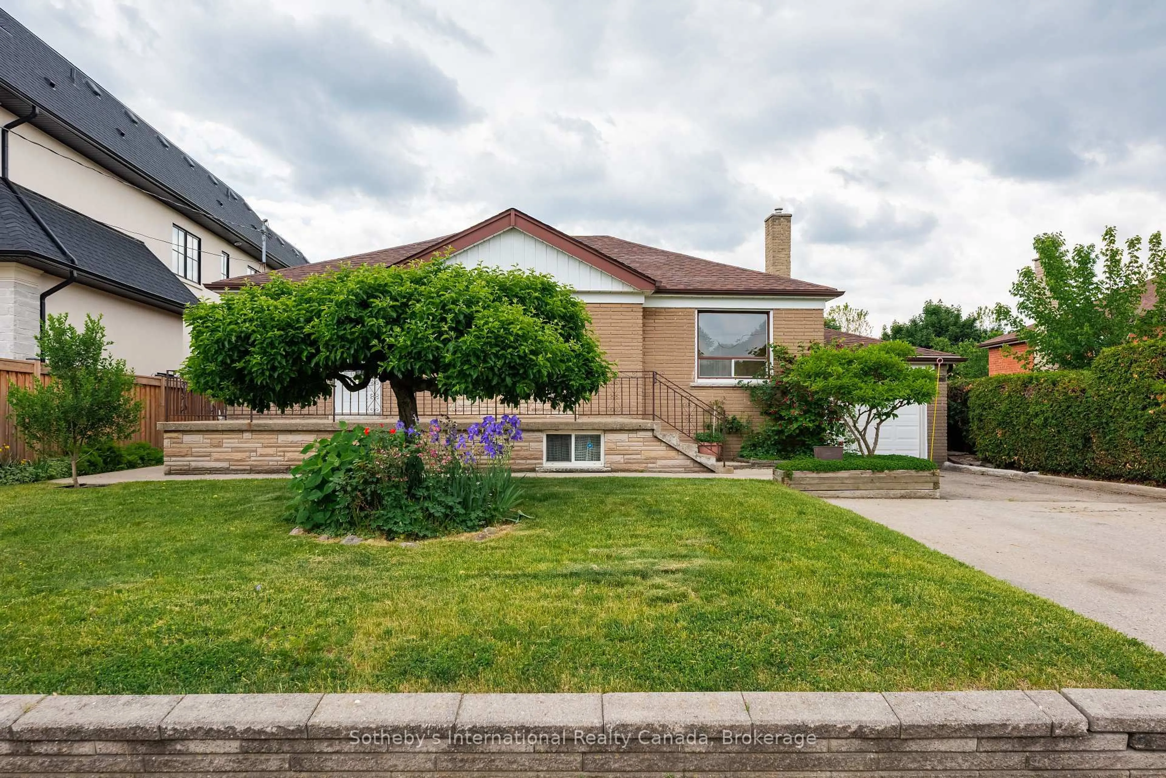 Home with brick exterior material, street for 2468 Donnavale Dr, Mississauga Ontario L5A 2N1
