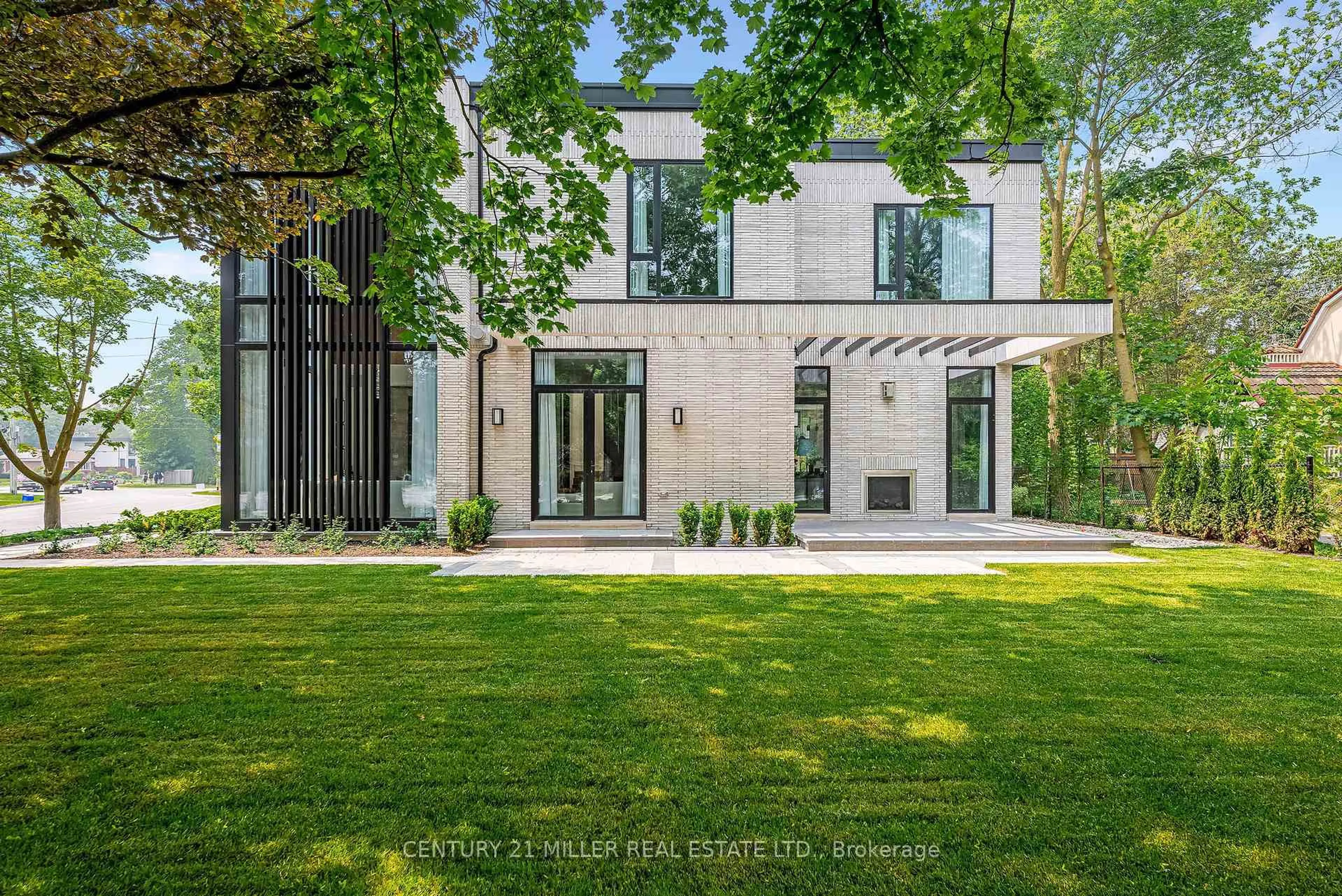 Home with brick exterior material, street for 392 Maple Grove Dr, Oakville Ontario L6J 4V7