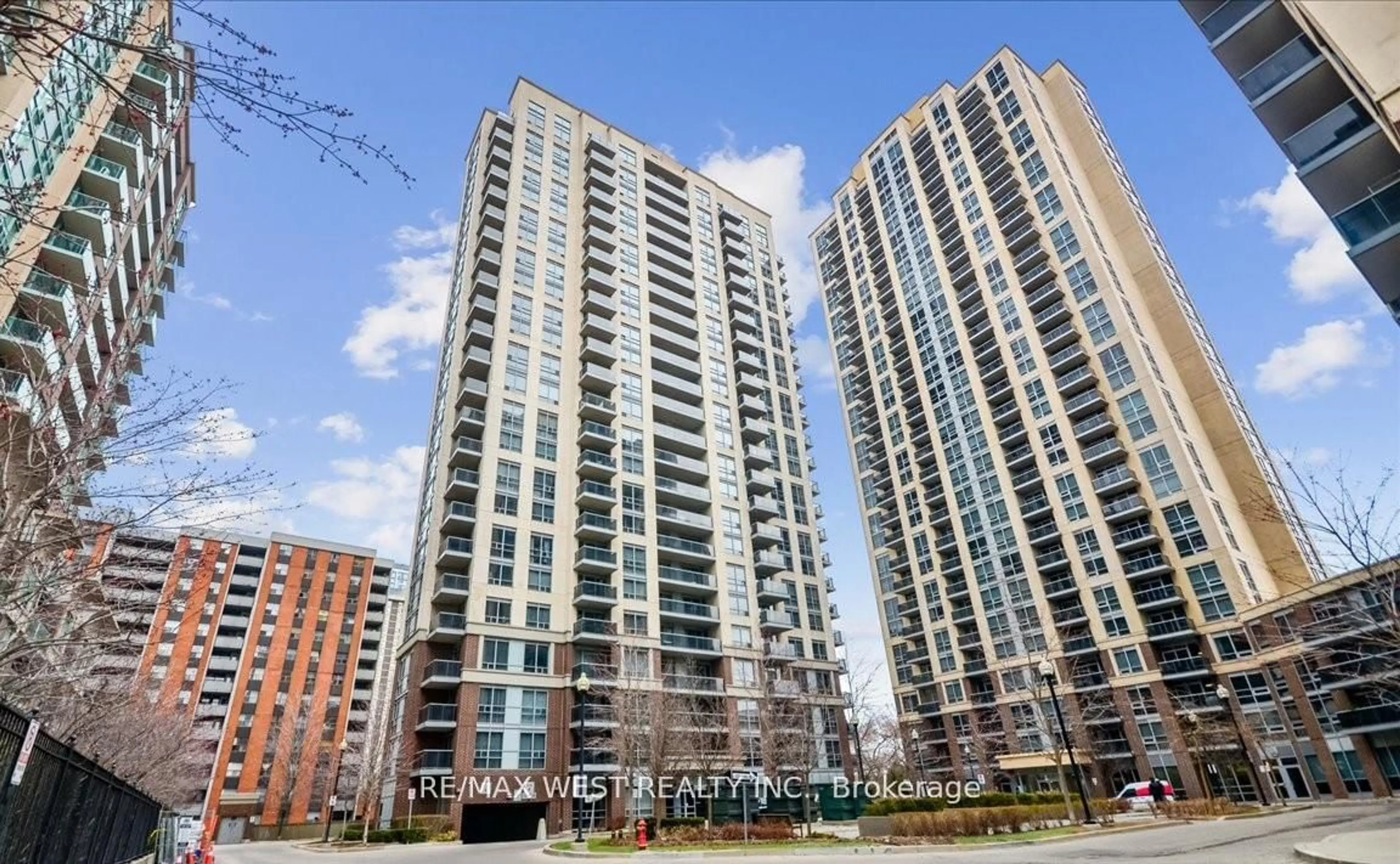 Patio, unknown for 5 Michael Power Pl #902, Toronto Ontario M9A 0A3