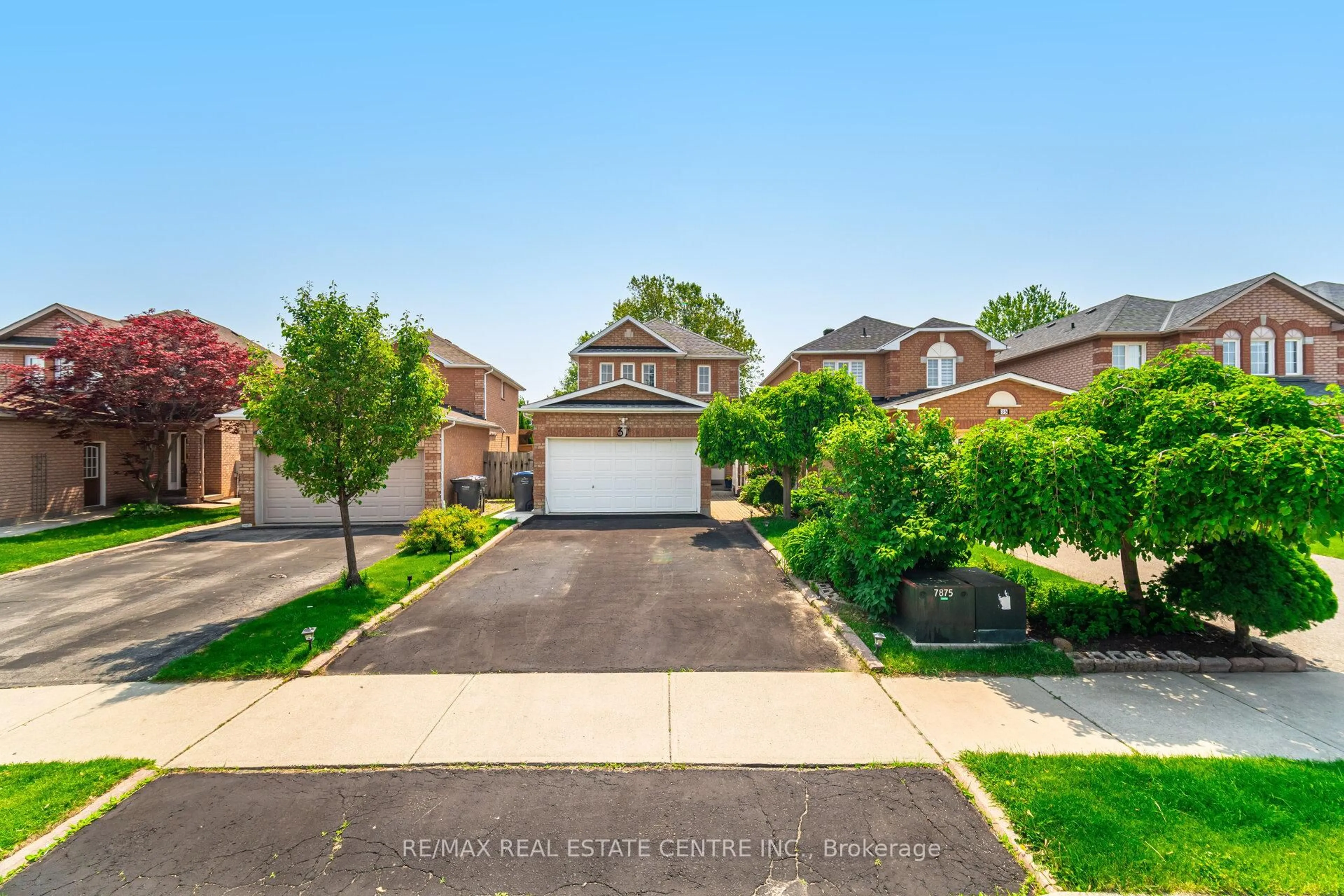 A pic from outside/outdoor area/front of a property/back of a property/a pic from drone, street for 37 Zachary Dr, Brampton Ontario L7A 1H7