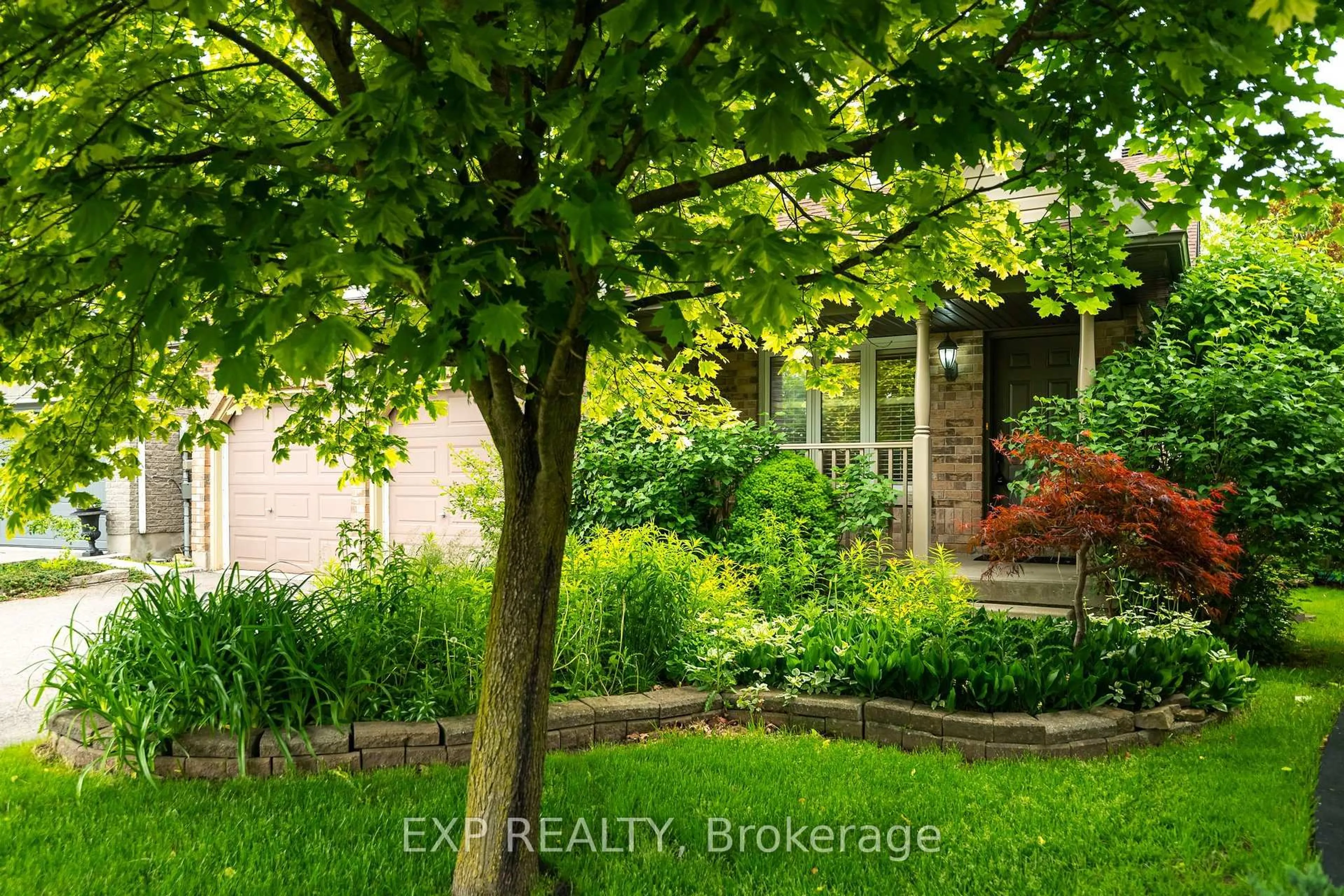Patio, street for 11 Palace Crt, Orangeville Ontario L9W 5E6
