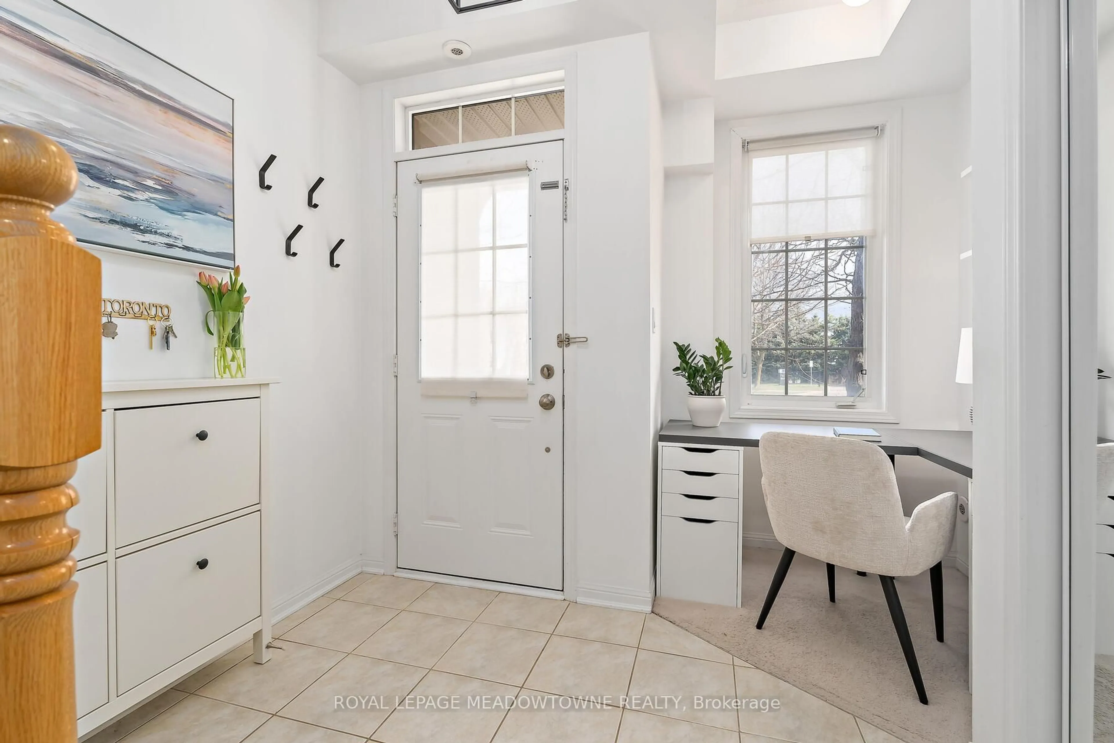 Indoor entryway for 2614 Dashwood Dr #42, Oakville Ontario L6M 0K5