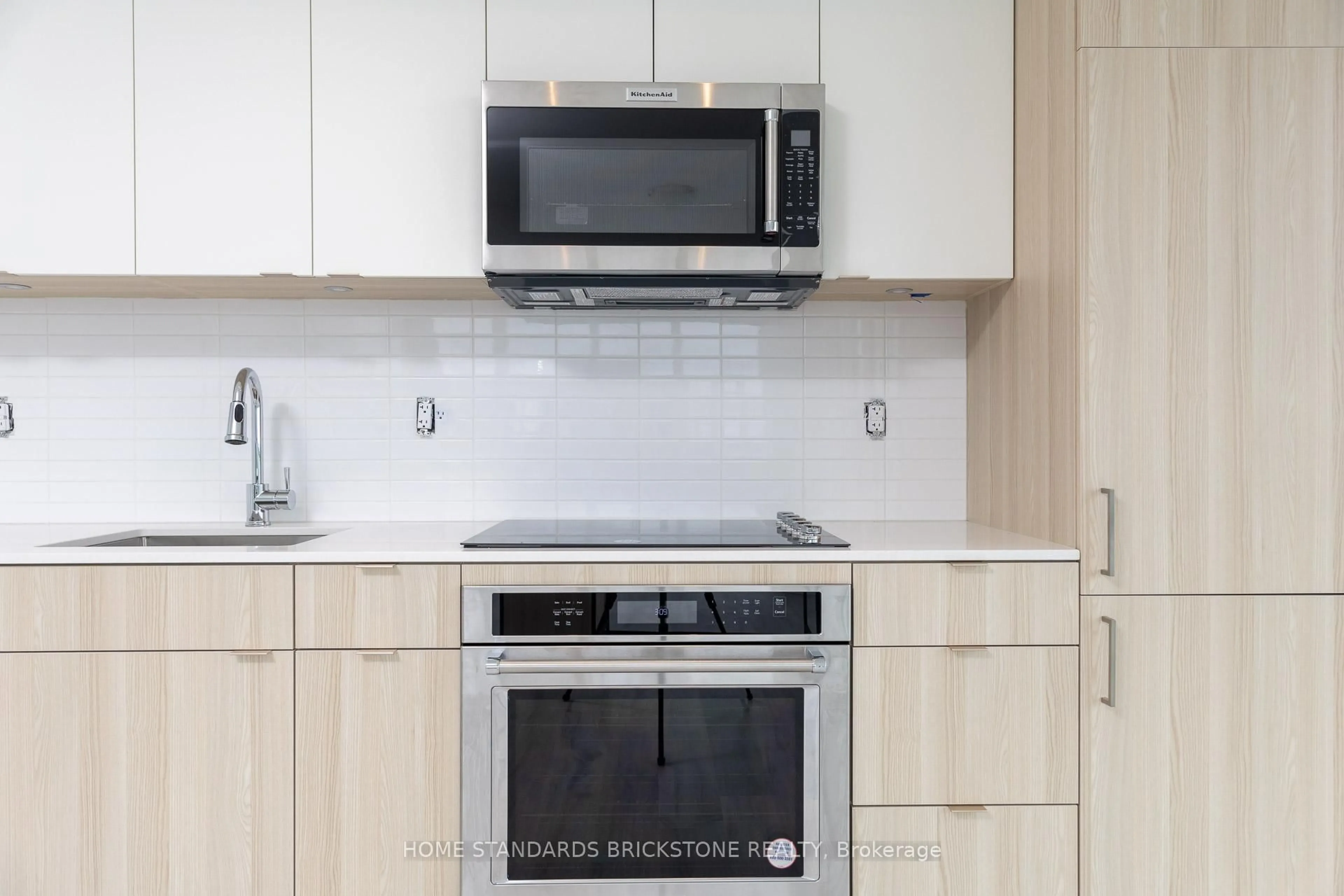 Standard kitchen, unknown for 220 Missinnihe Way #1012, Mississauga Ontario L5H 0A9