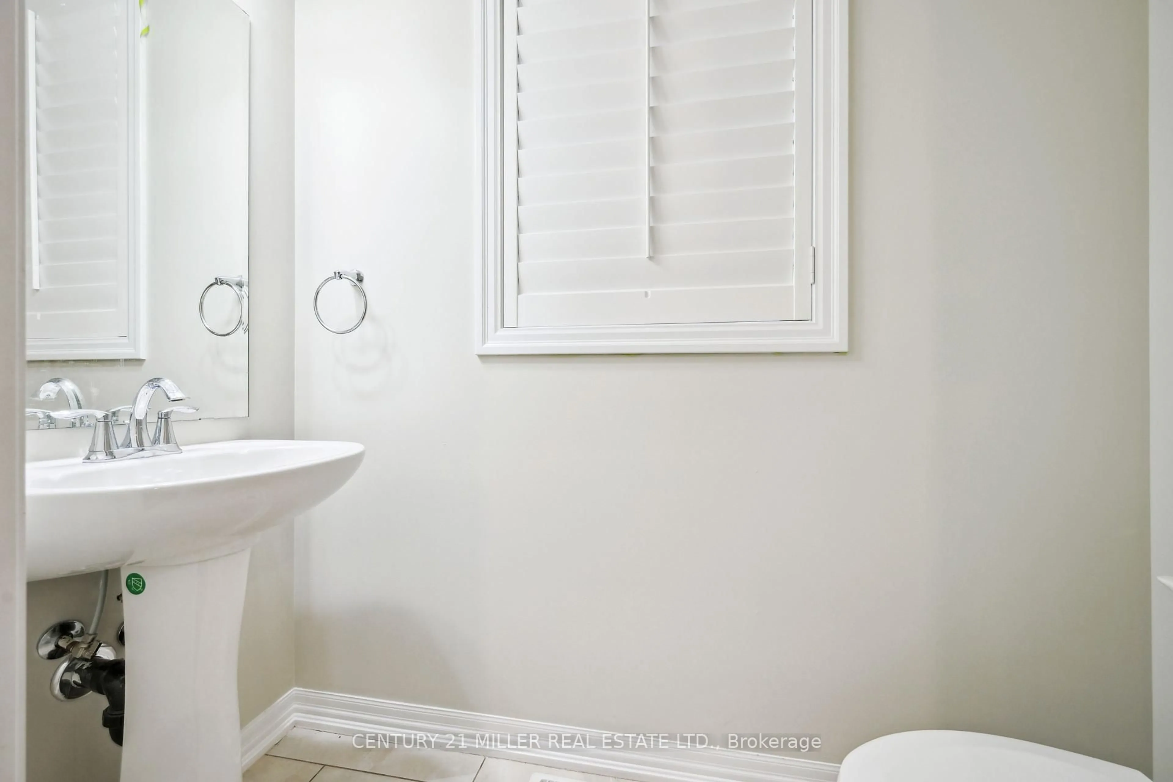 Standard bathroom, ceramic/tile floor for 252 Wisteria Way, Oakville Ontario L6M 1L3