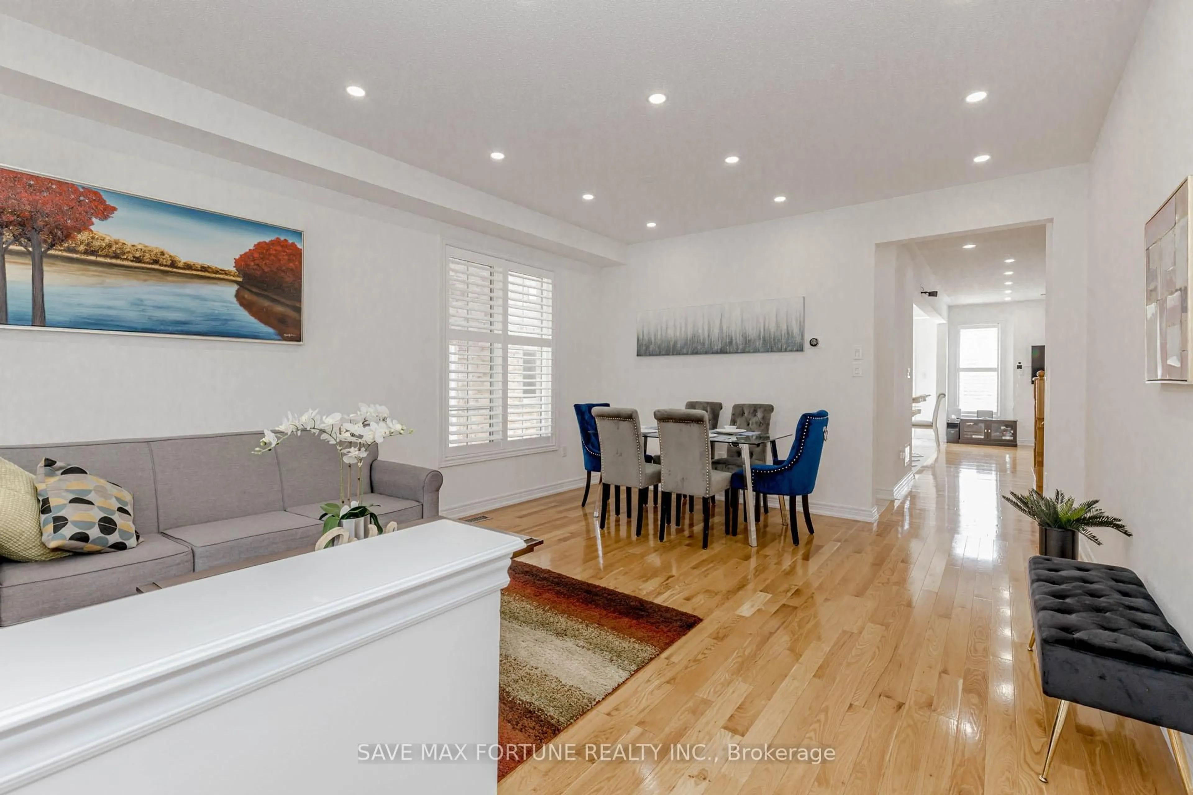 Dining room, wood/laminate floor for 53 Chesterwood Cres, Brampton Ontario L6Y 0Z4
