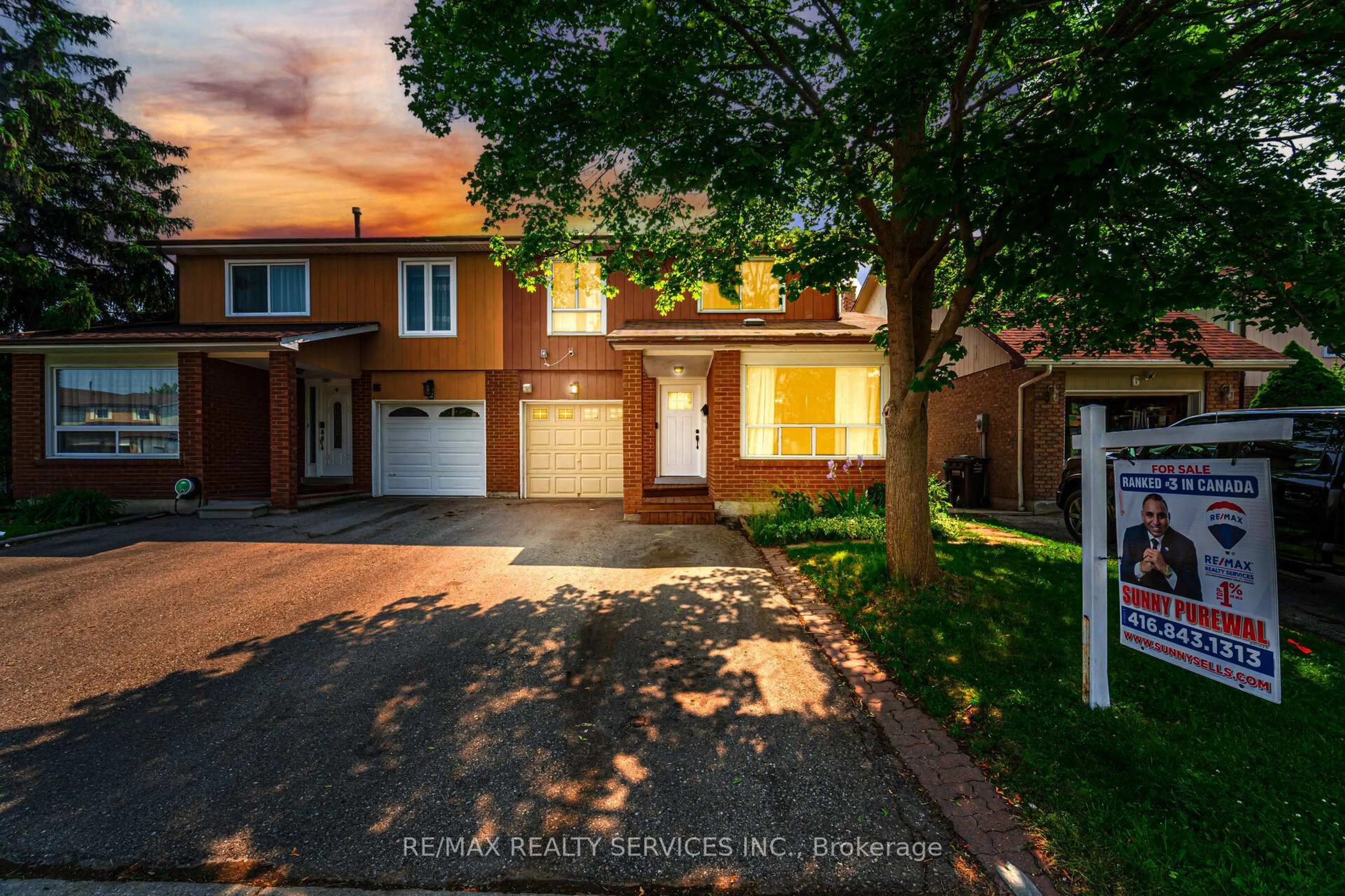 A pic from outside/outdoor area/front of a property/back of a property/a pic from drone, street for 4 Hinchley Wood Grve, Brampton Ontario L6V 3M3