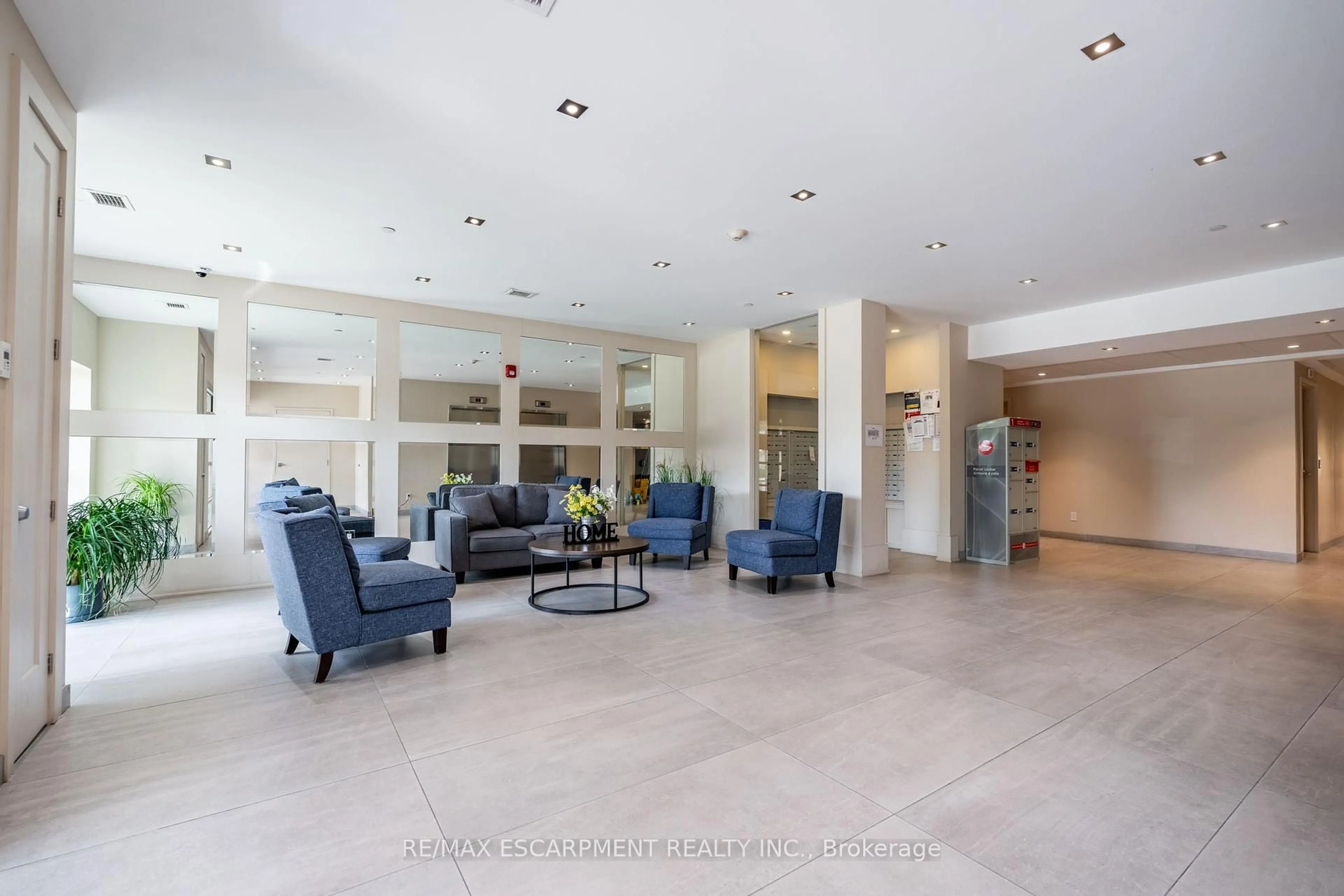 Lobby for 4040 Upper Middle Rd #103, Burlington Ontario L7M 0H2