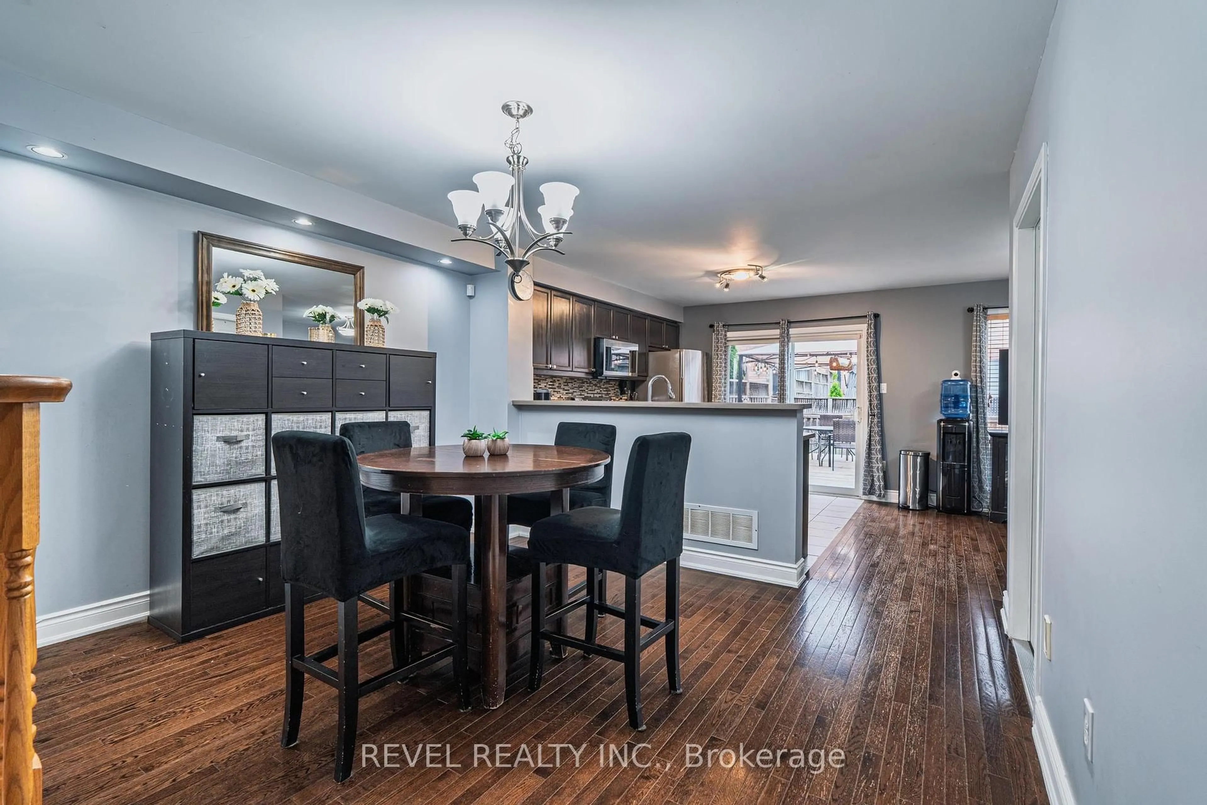 Open concept kitchen, wood/laminate floor for 1124 Kelly Gate, Milton Ontario L9T 6G9