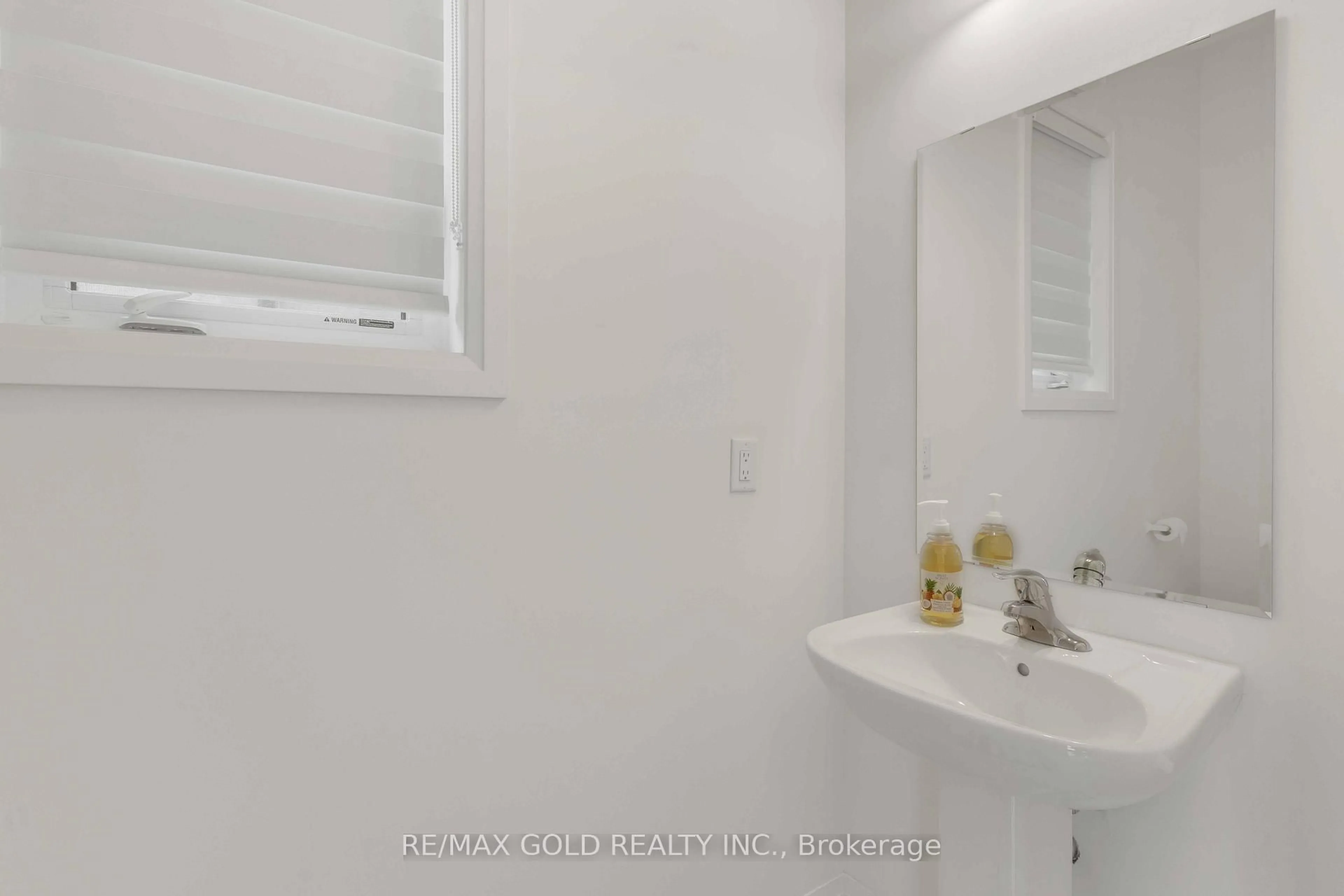 Standard bathroom, unknown for 5 Haydrop Rd, Brampton Ontario L6P 4P3