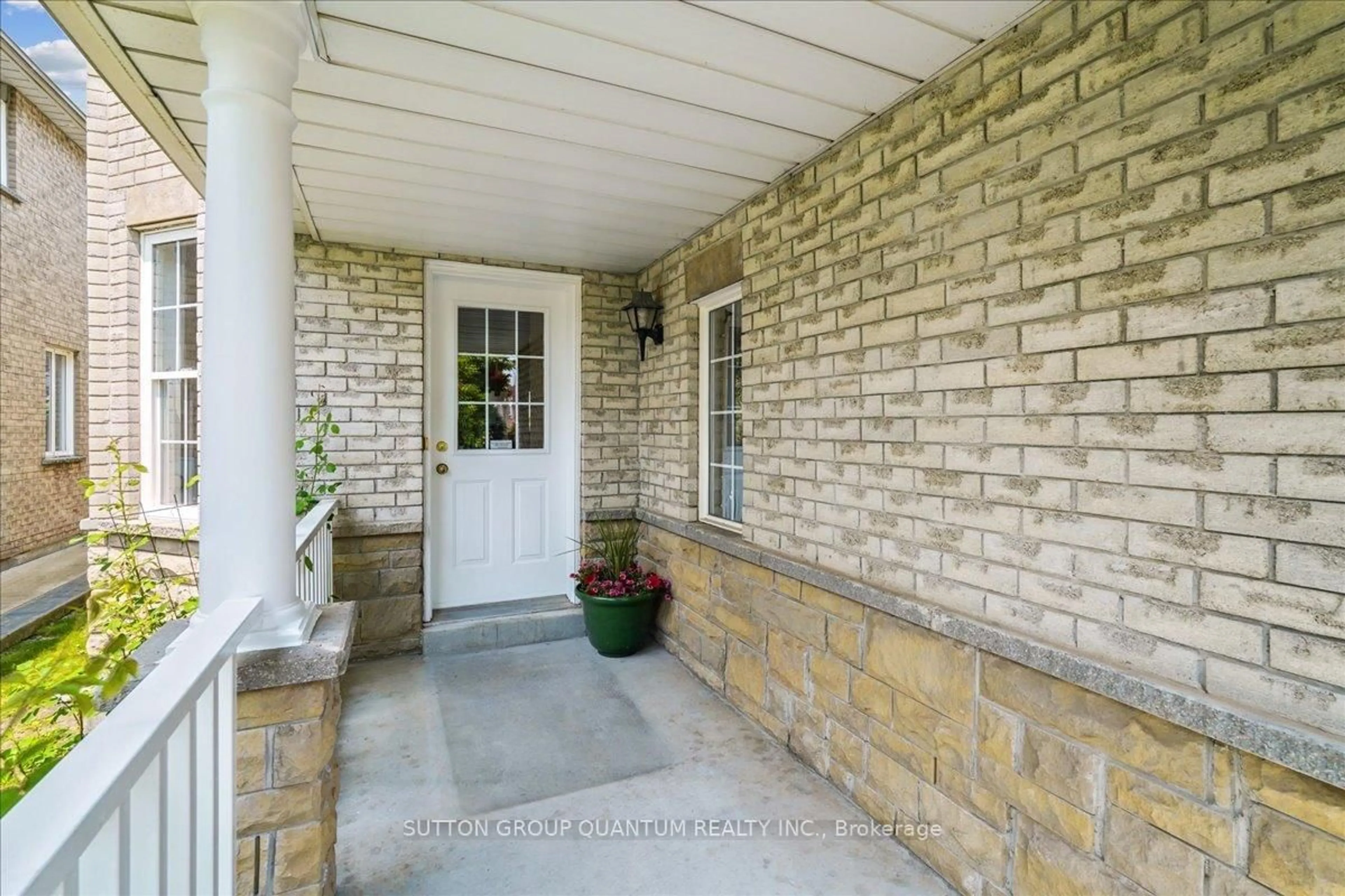Indoor entryway for 1283 Sandpiper Rd, Oakville Ontario L6M 3V7