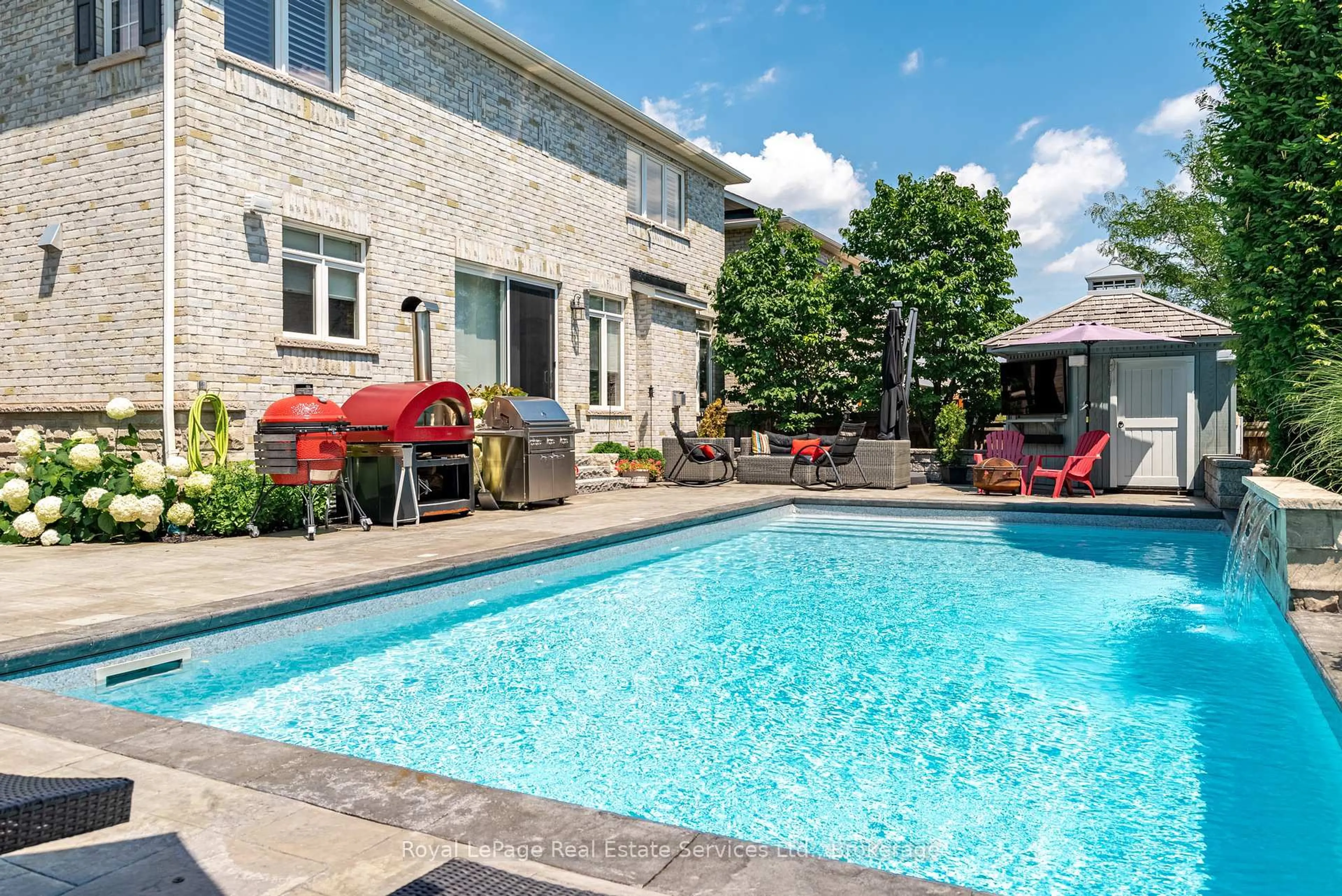 Pool for 2151 Bingley Cres, Oakville Ontario L6M 0E4