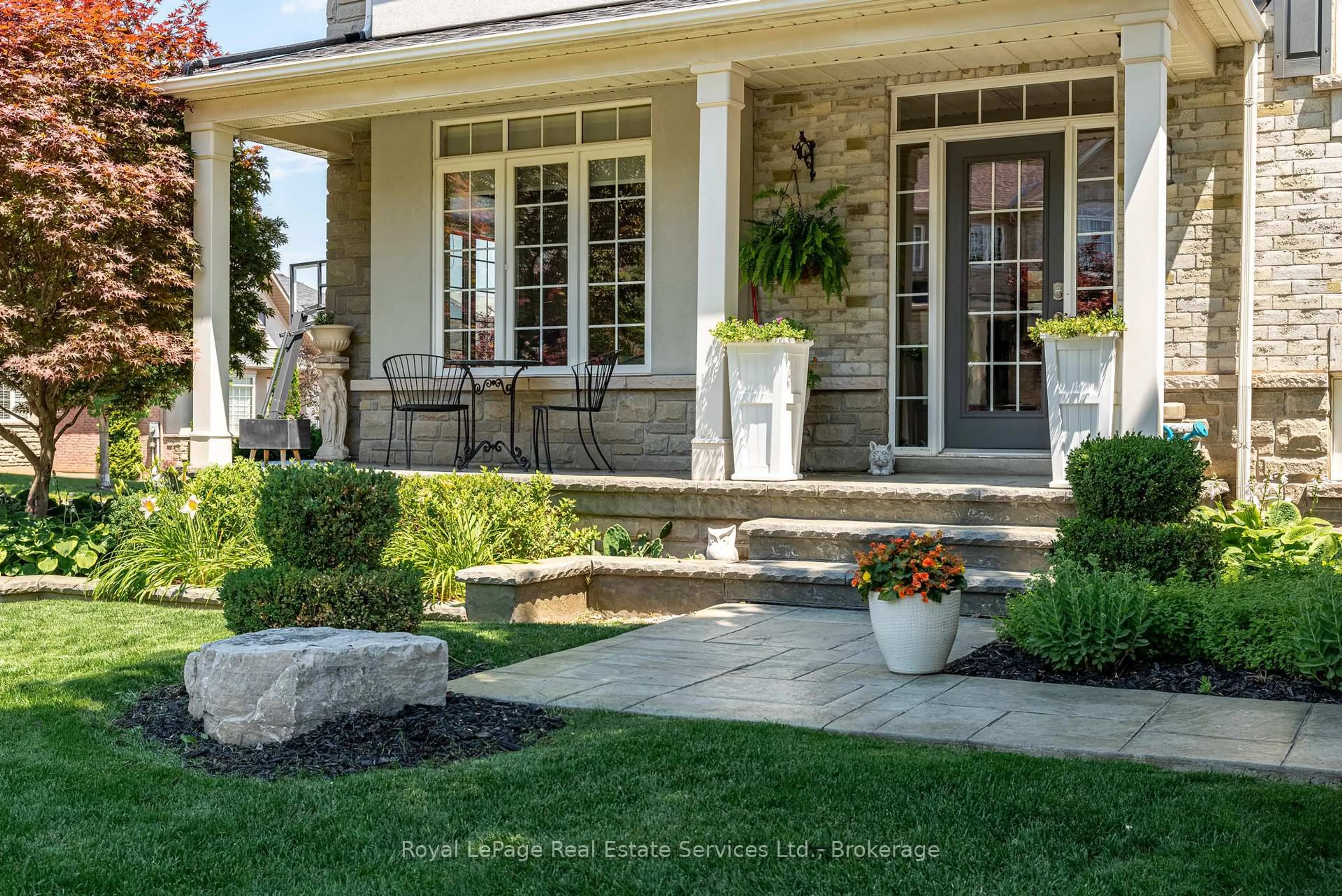 Patio, street for 2151 Bingley Cres, Oakville Ontario L6M 0E4