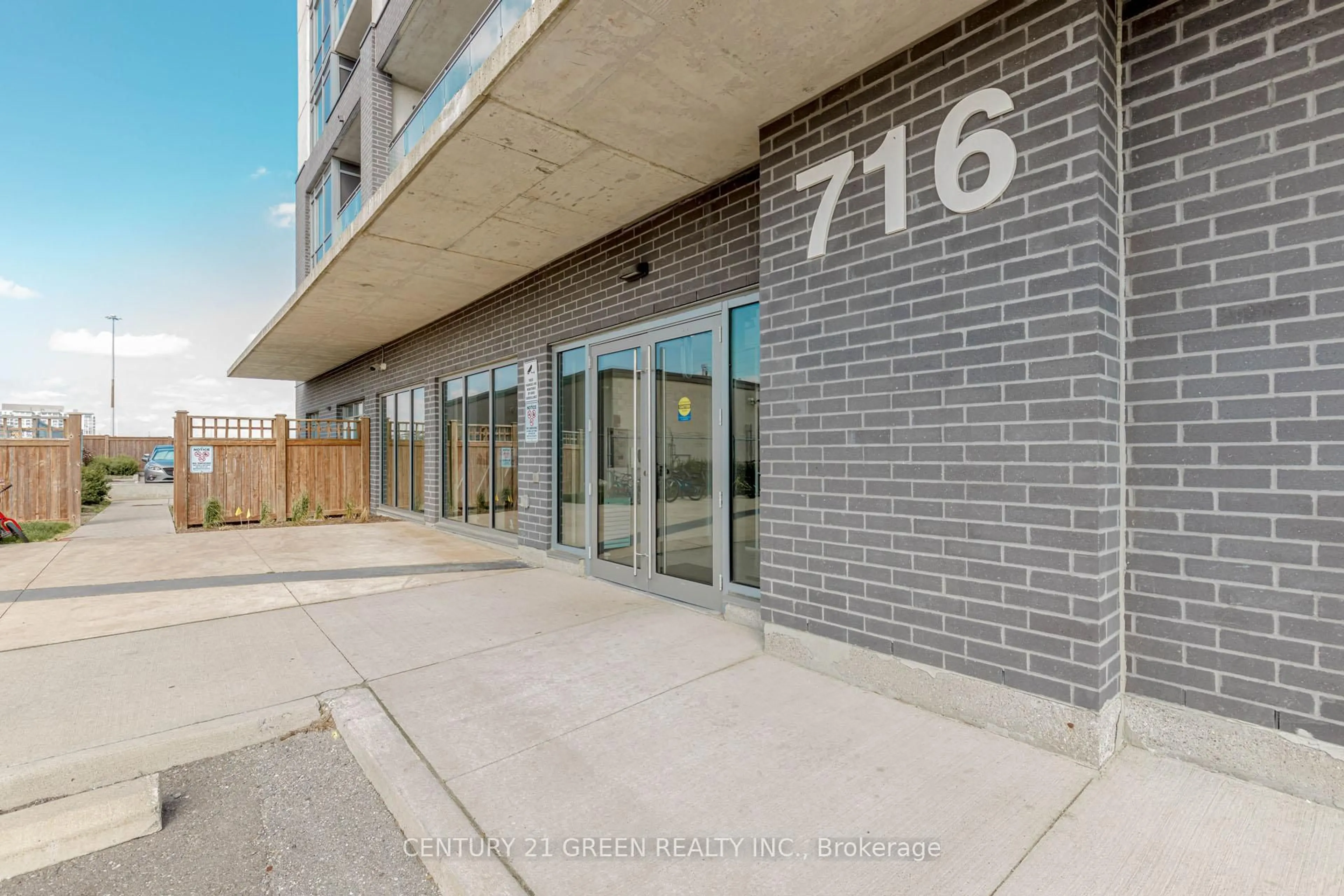 Patio, unknown for 716 Main St #402, Milton Ontario L9T 3P6