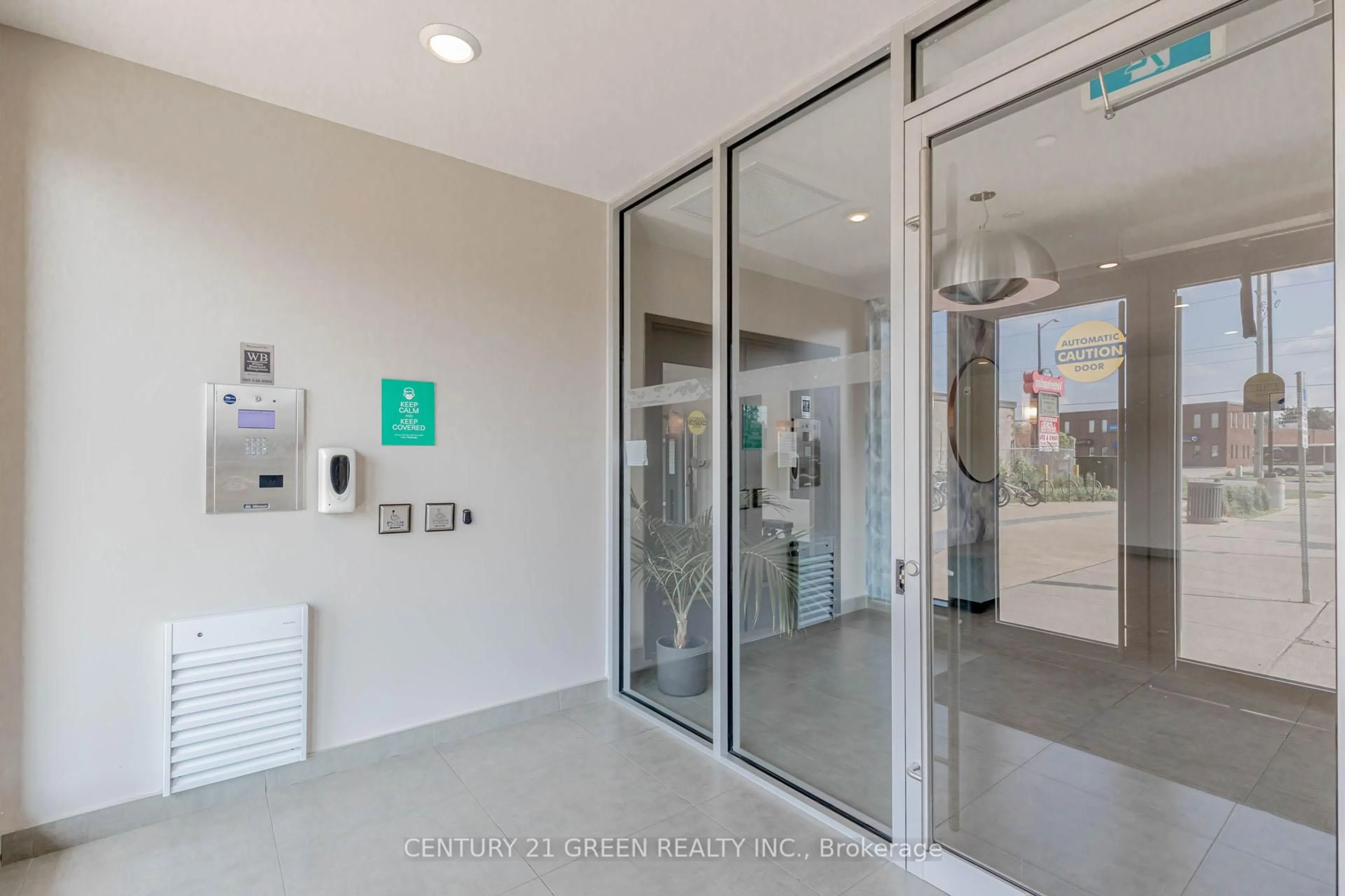Indoor foyer for 716 Main St #402, Milton Ontario L9T 3P6