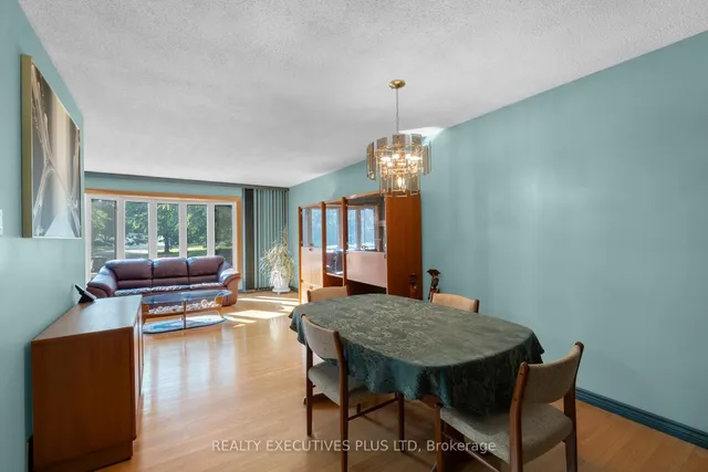 Additional image 25 of 23 Brookdale Cres