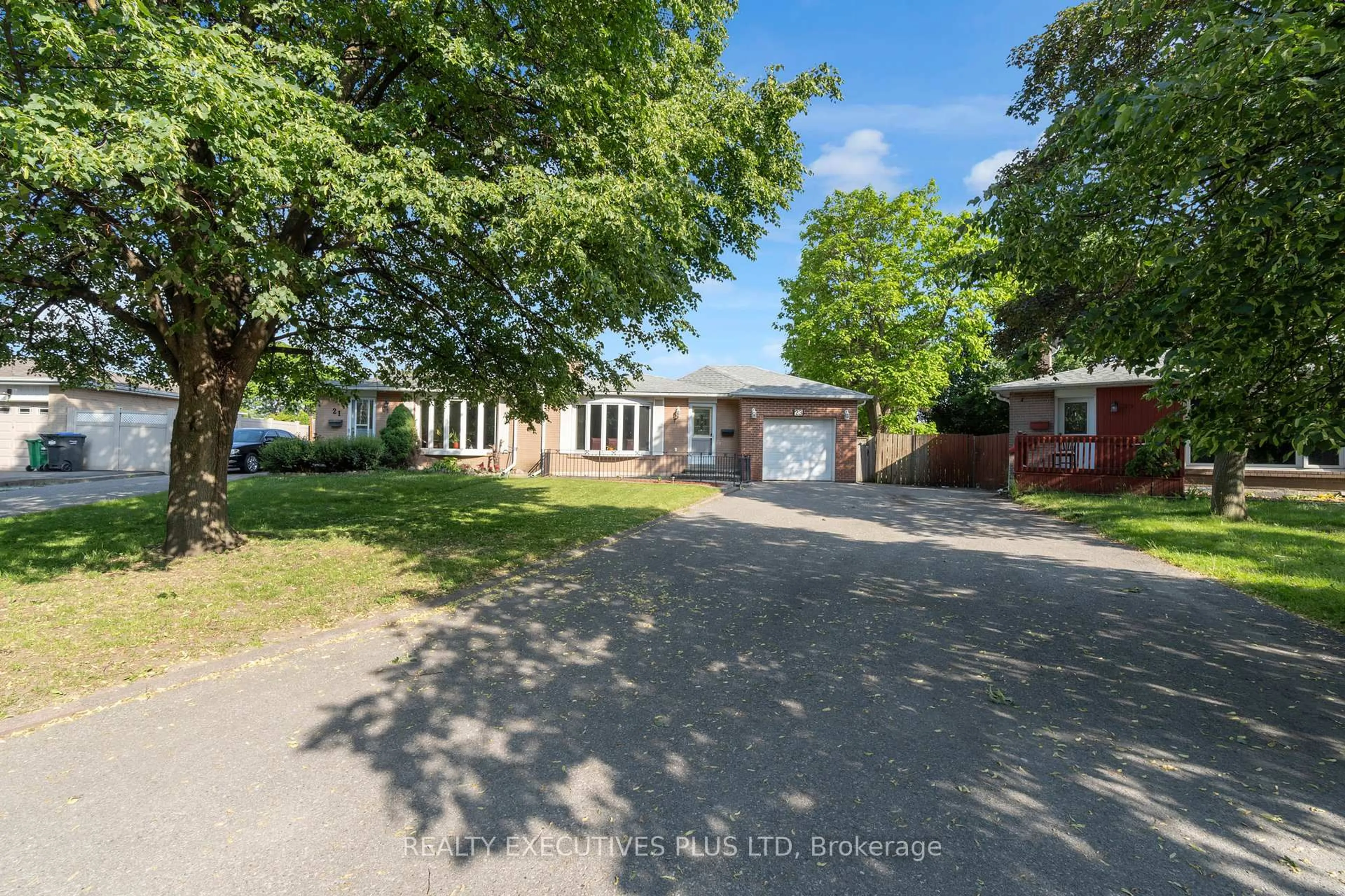 A pic from outside/outdoor area/front of a property/back of a property/a pic from drone, street for 23 Brookdale Cres, Brampton Ontario L6T 1M8