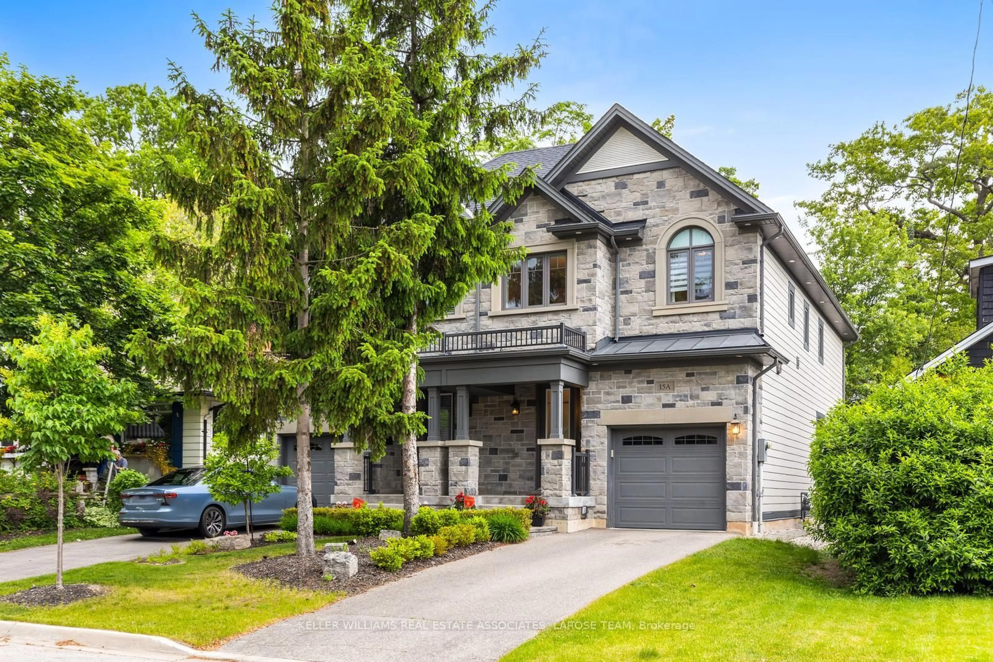 Home with brick exterior material, street for 15A Elmwood Ave, Mississauga Ontario L5G 3J8