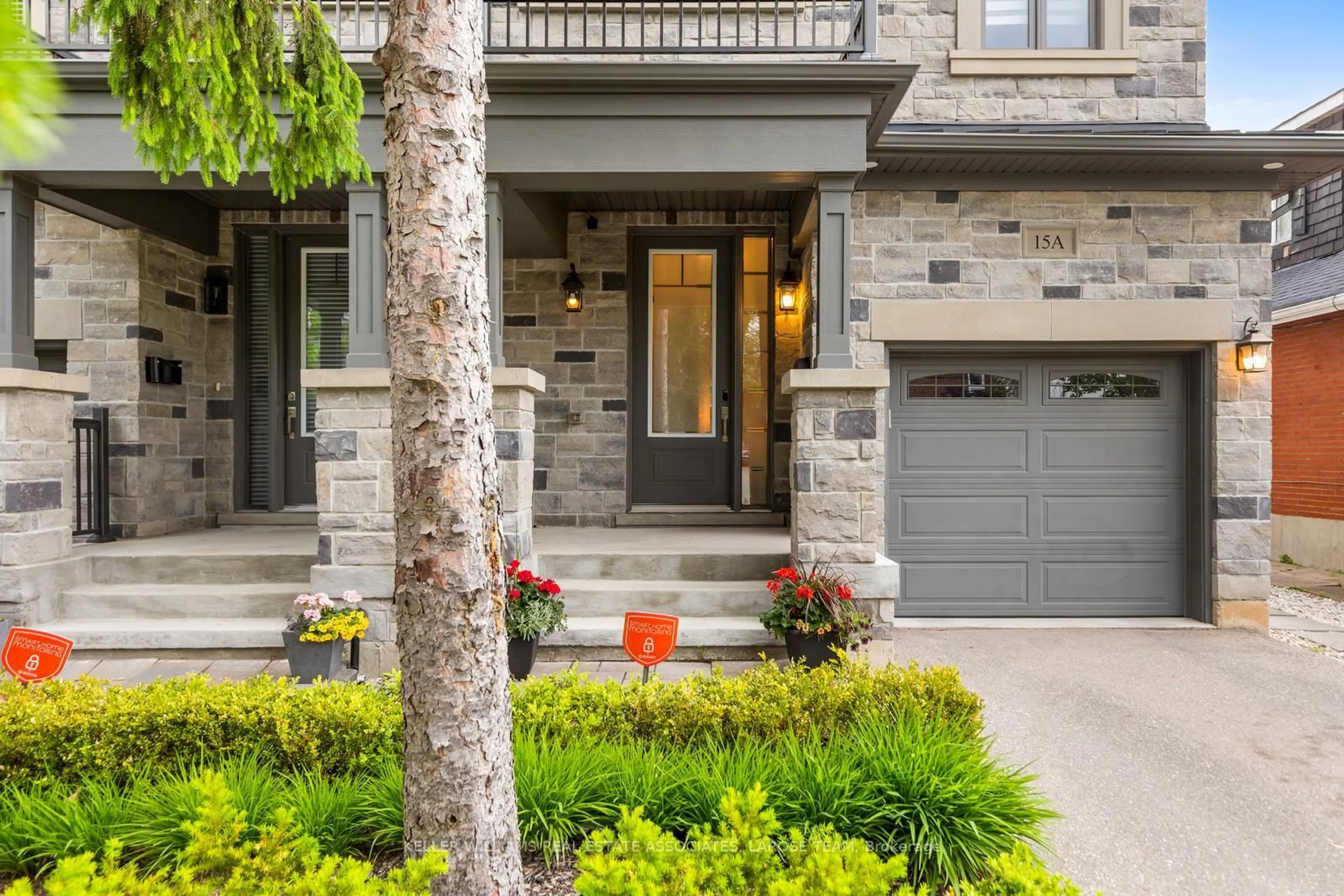 Home with brick exterior material, street for 15A Elmwood Ave, Mississauga Ontario L5G 3J8