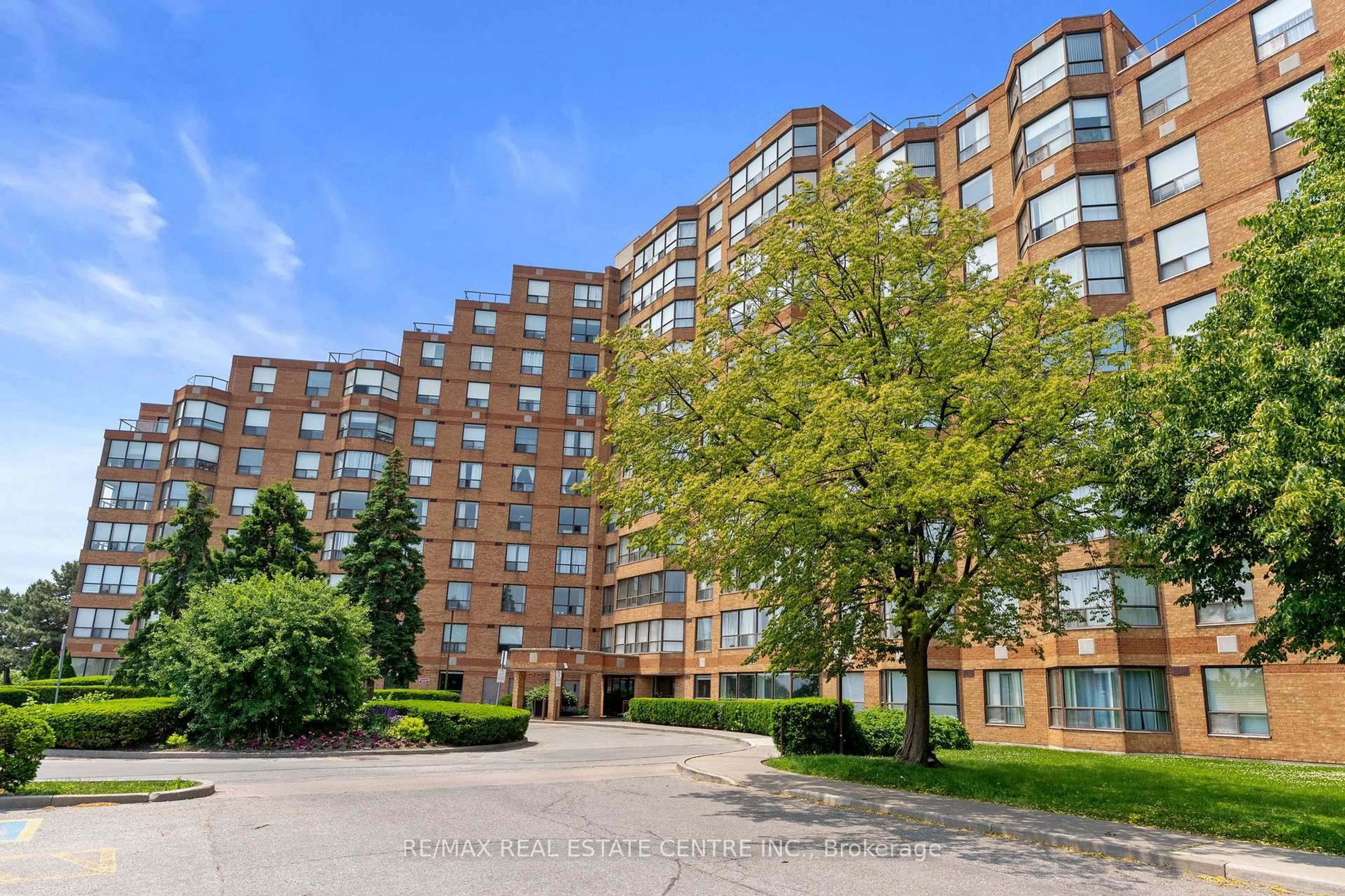 Patio, building for 6 Humberline Dr #110, Toronto Ontario M9W 6X8