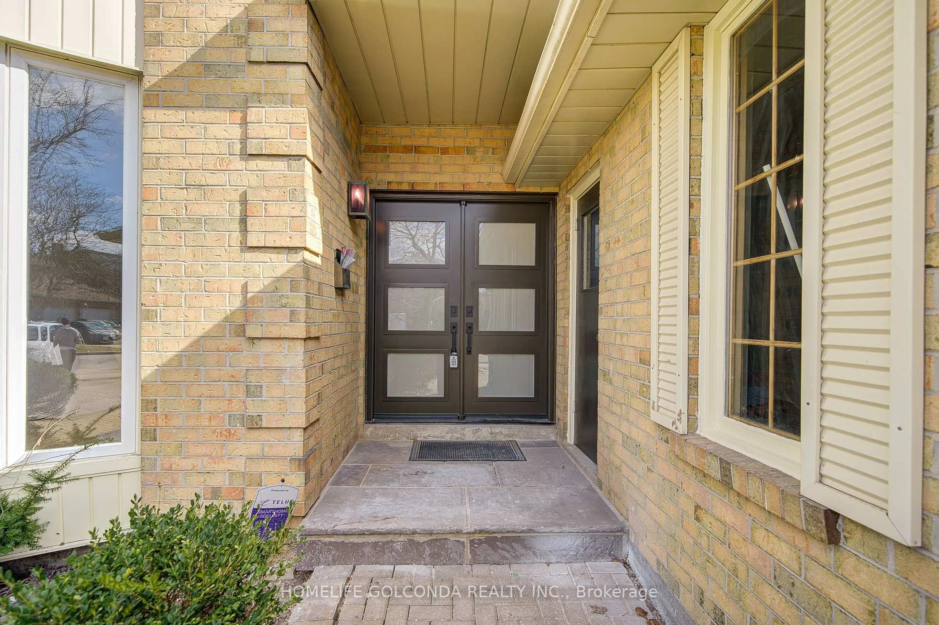 Indoor entryway for 4407 Beacon Lane, Mississauga Ontario L5C 4K1