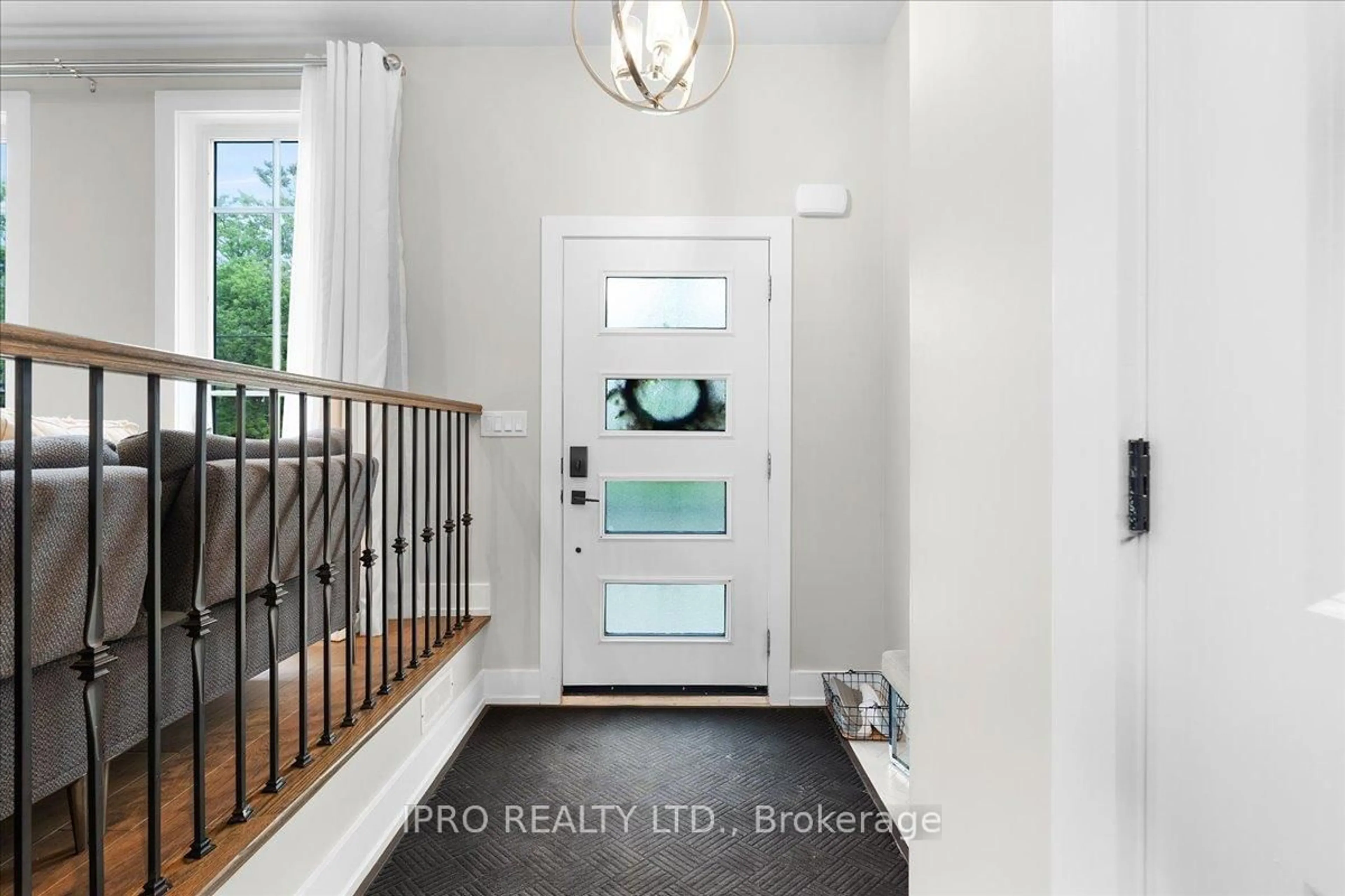 Indoor entryway for 228 Angelene St, Mississauga Ontario L5G 1X4