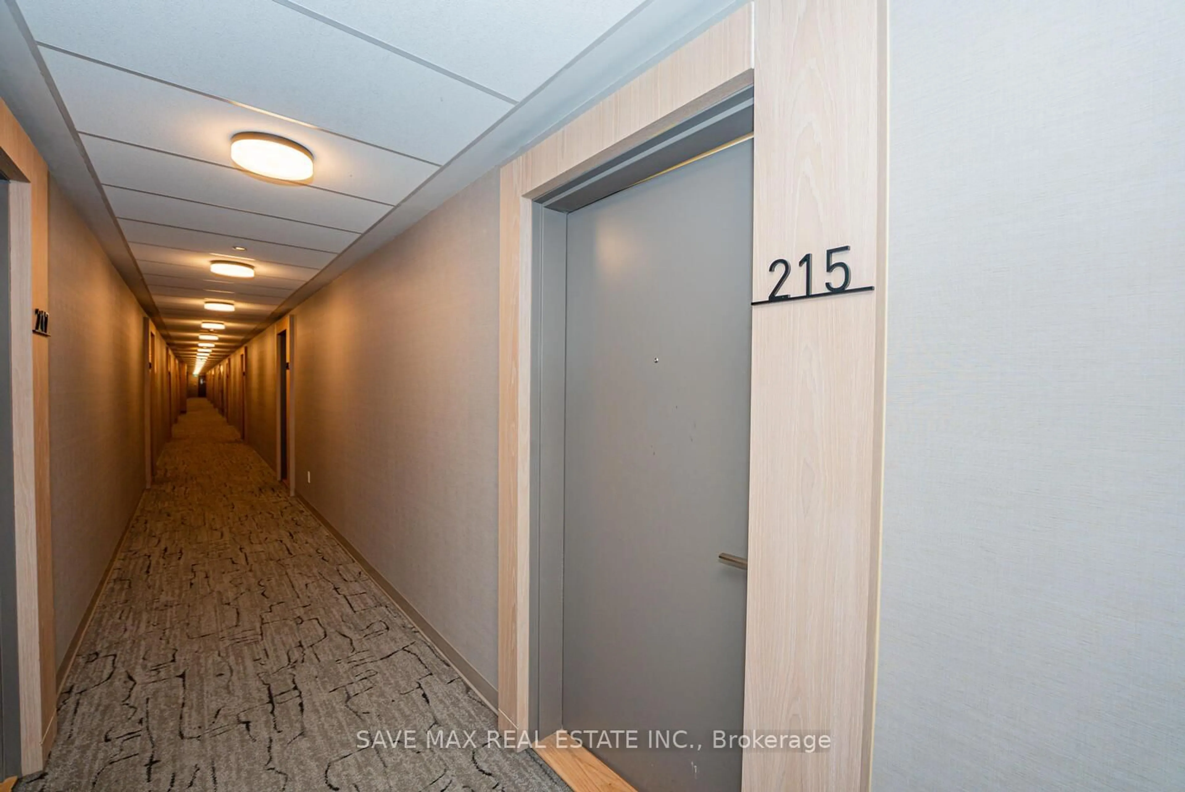 Indoor foyer for 155 Downsview Park Blvd #215, Toronto Ontario M3K 0E3