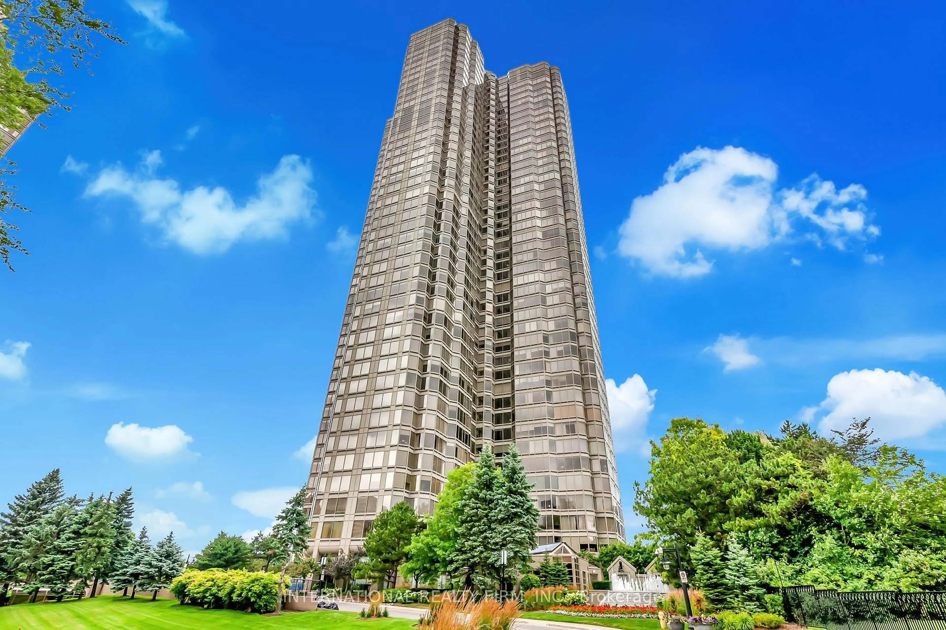 Patio, building for 1 Palace Pier Crt #2807, Toronto Ontario M8V 3W9