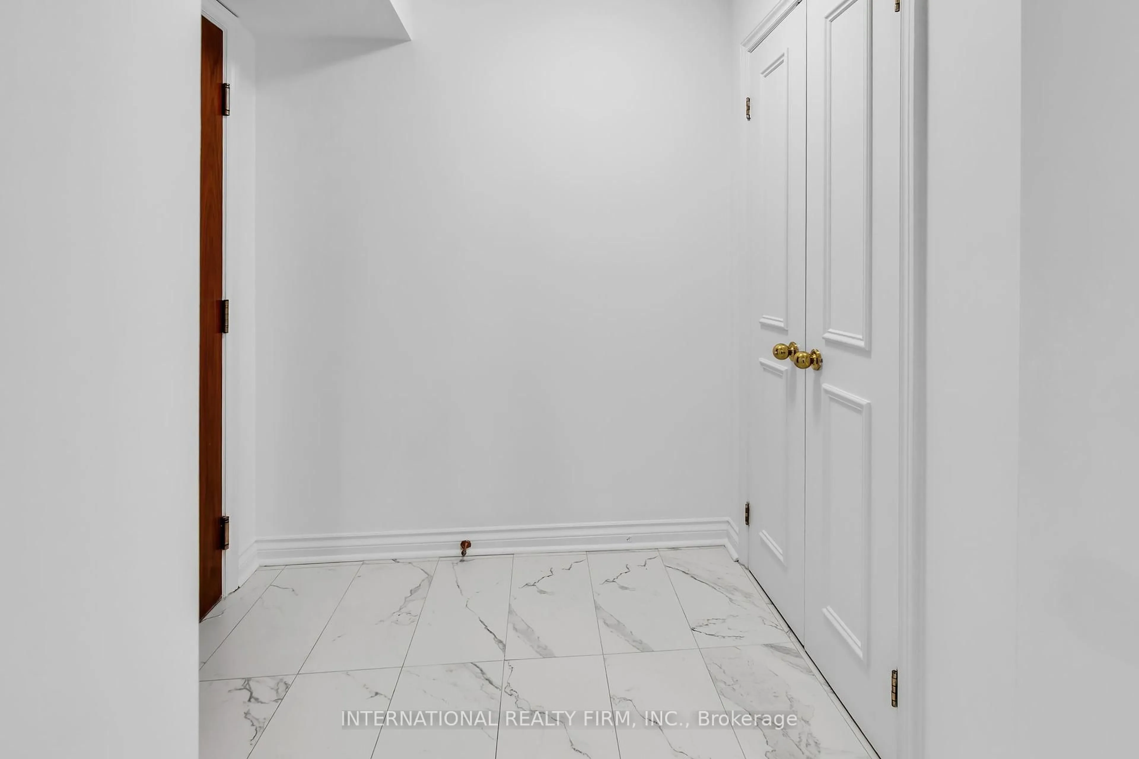 Indoor entryway for 1 Palace Pier Crt #2807, Toronto Ontario M8V 3W9
