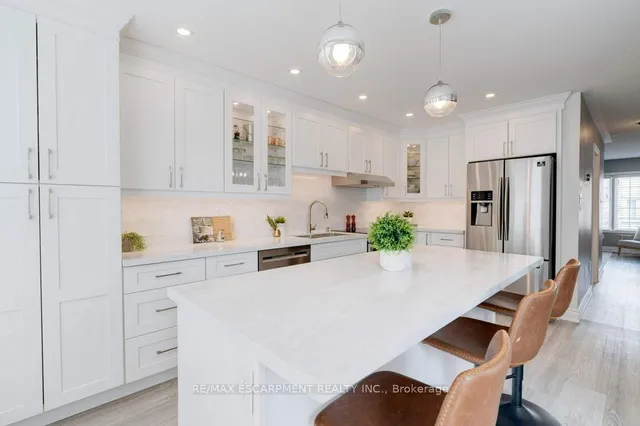 Additional property image - 5090 Fairview St Unit 40
