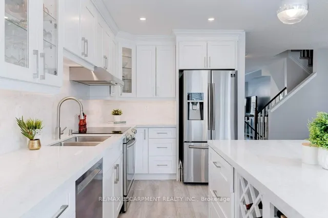 Additional property image - 5090 Fairview St Unit 40