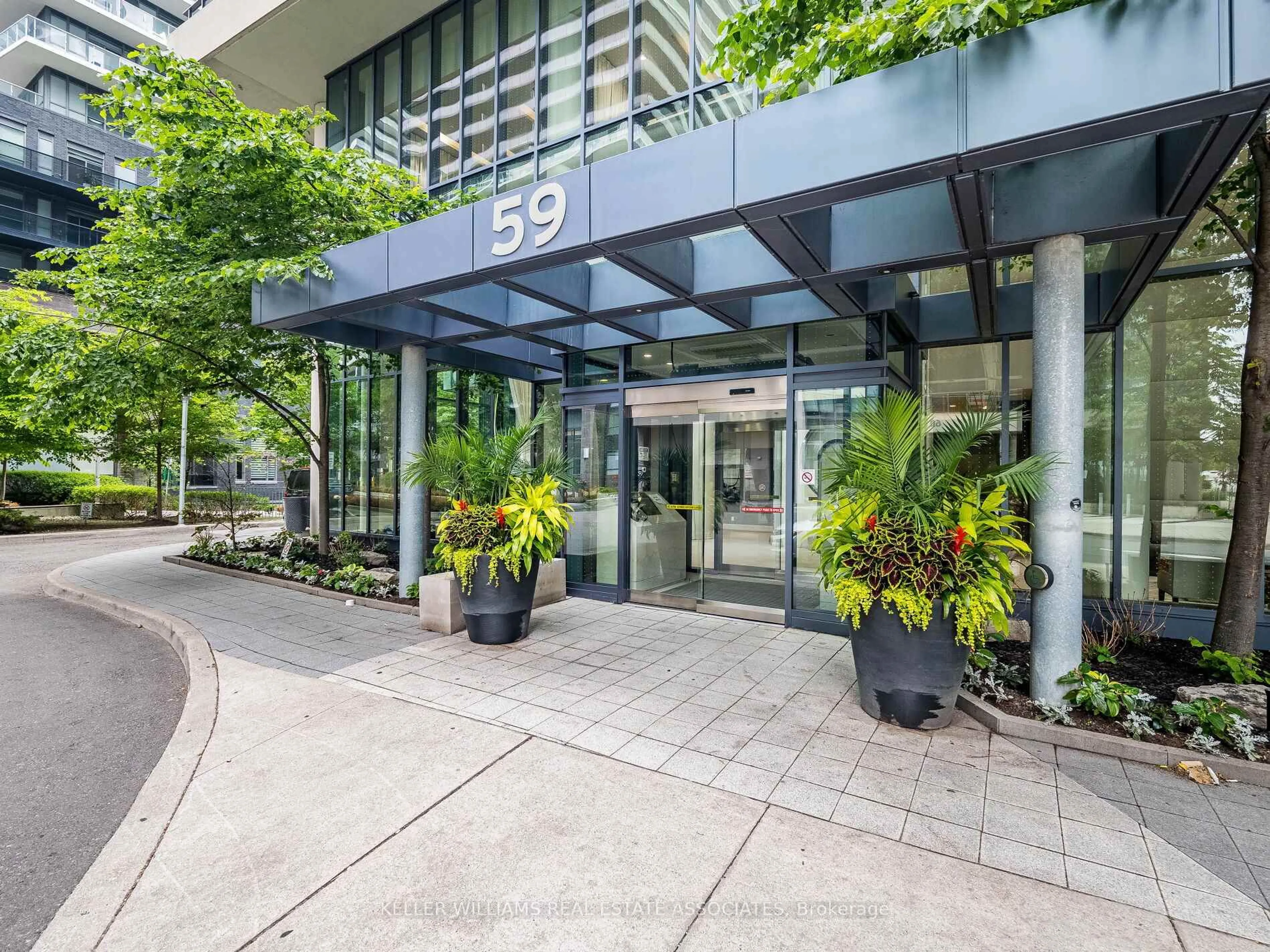 Indoor foyer for 59 Annie Craig Dr #1003, Toronto Ontario M8V 0C4