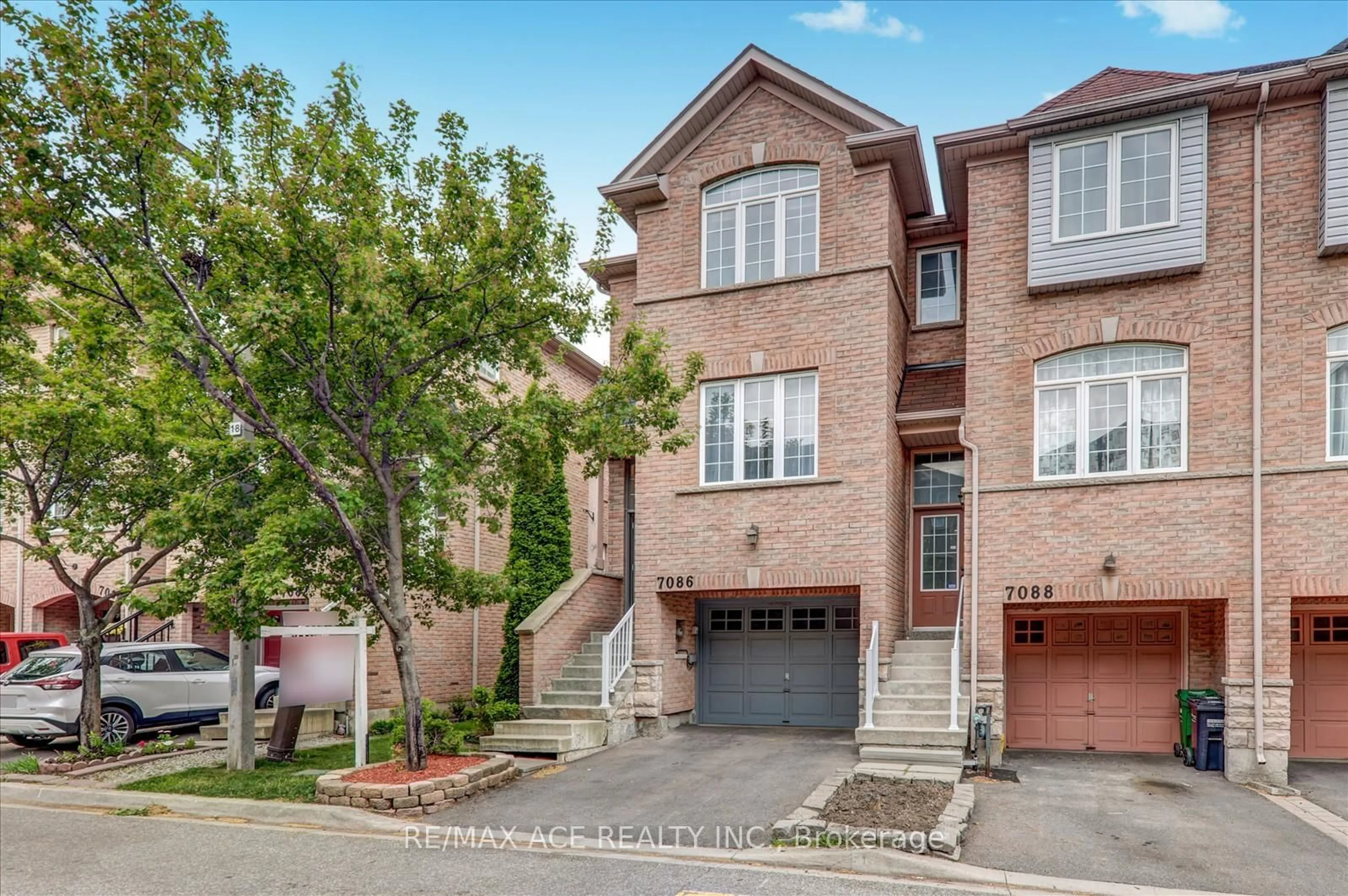 Home with brick exterior material, street for 7086 Fairmeadow Cres, Mississauga Ontario L5N 8R5