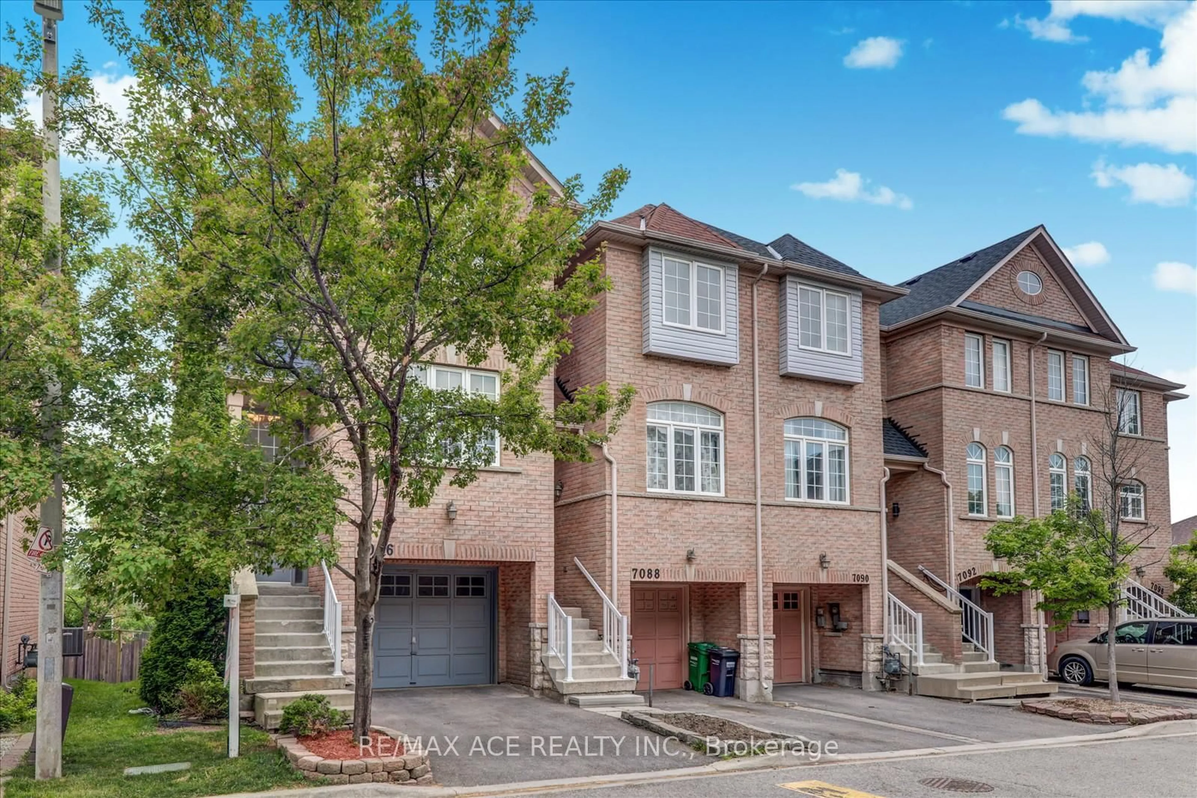 Home with brick exterior material, street for 7086 Fairmeadow Cres, Mississauga Ontario L5N 8R5