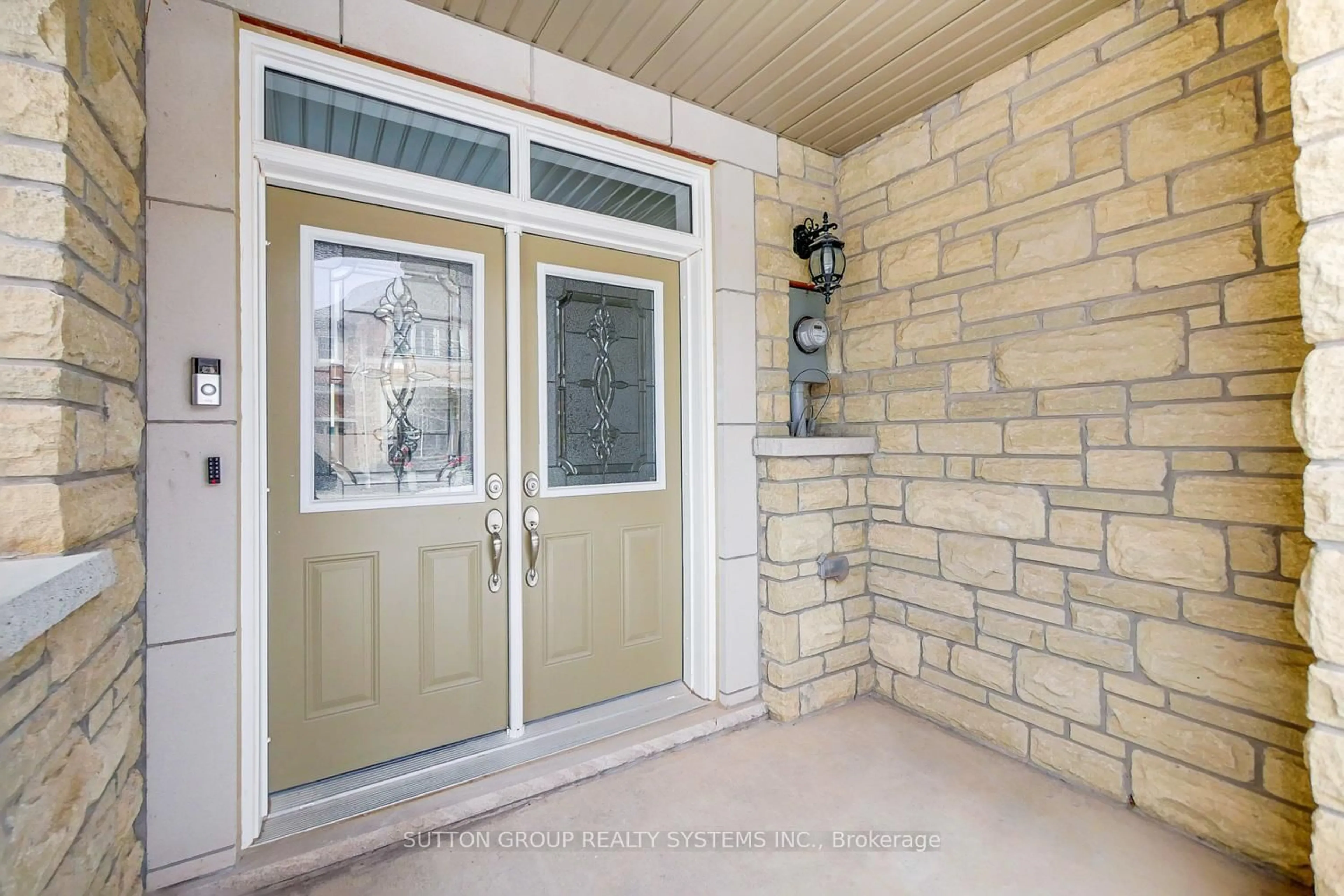 Indoor entryway for 3060 Eberly Woods Dr, Oakville Ontario L6M 0T5
