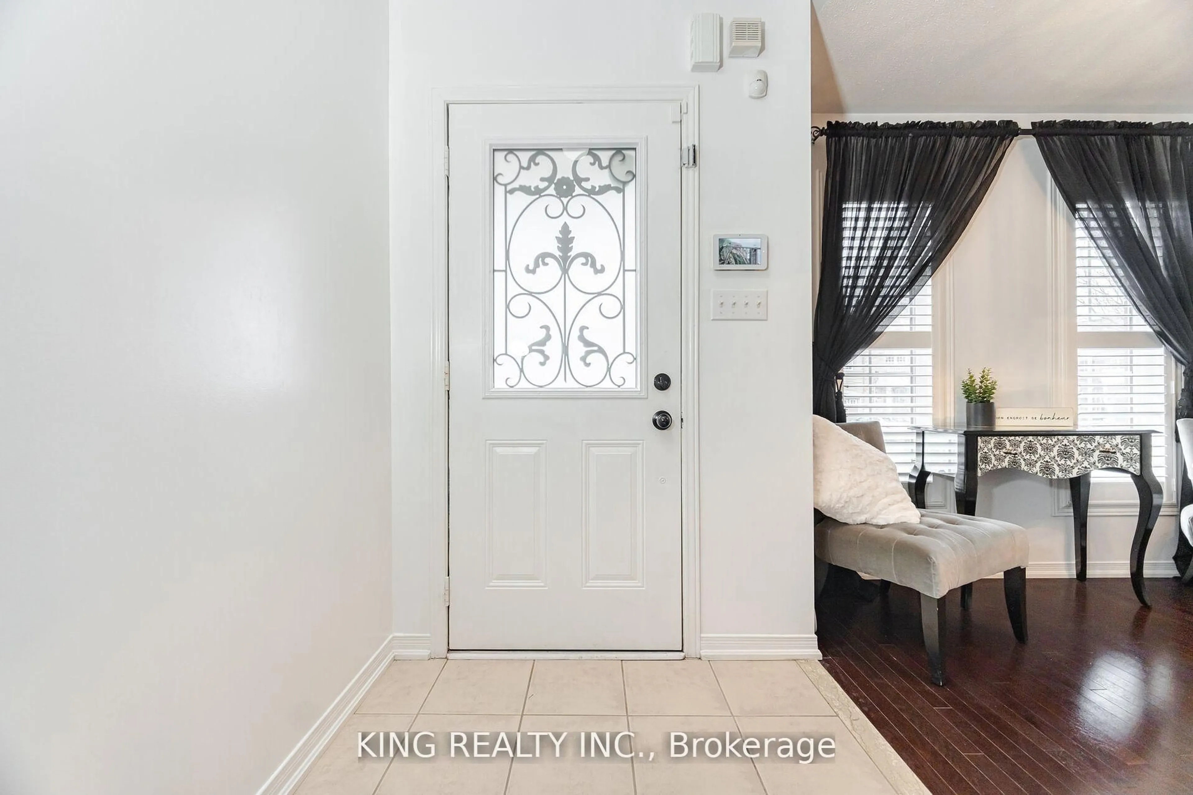 Indoor entryway for 6 Nutwood Way, Brampton Ontario L6R 0X7