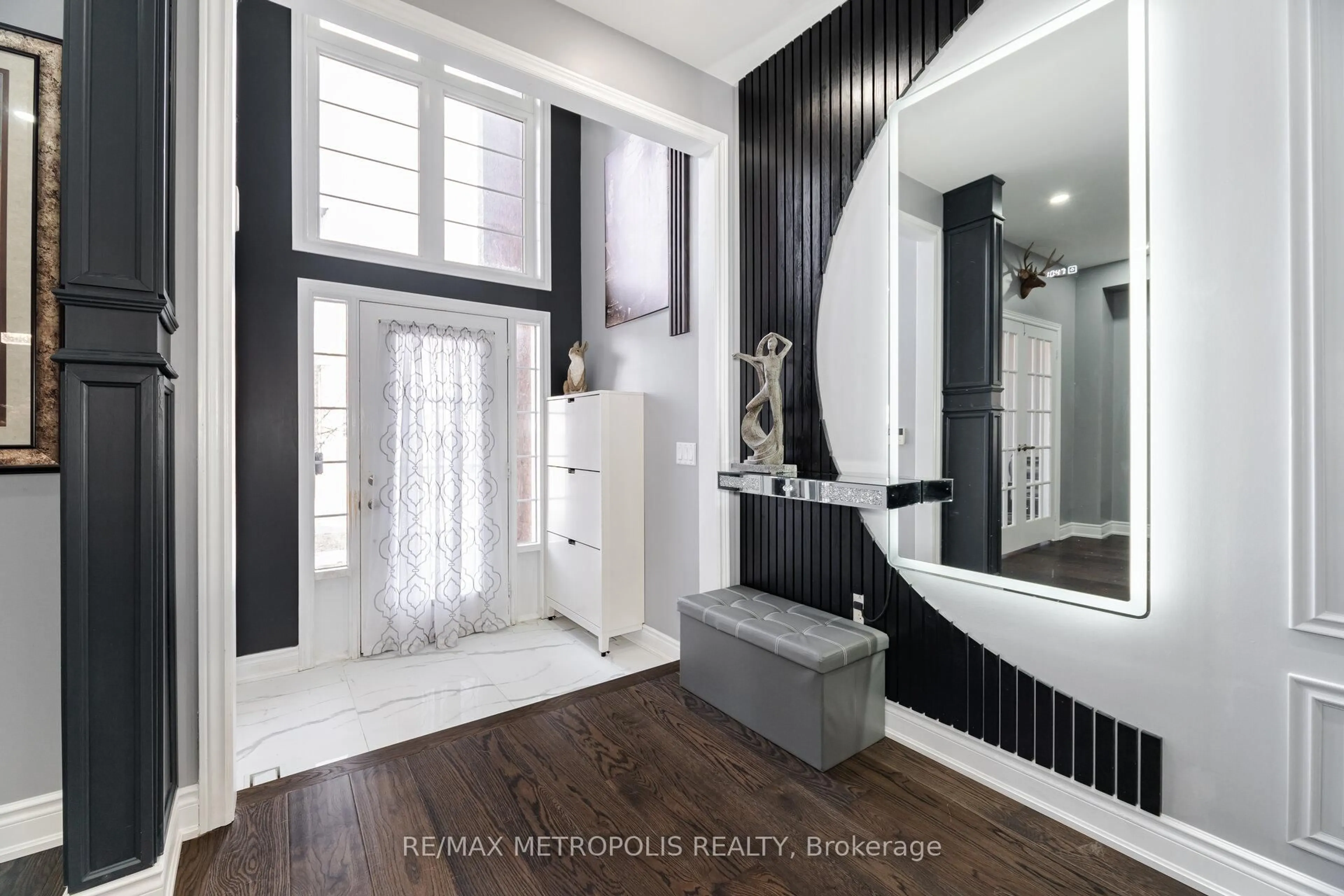 Contemporary bathroom, ceramic/tile floor for 3178 Tacc Dr, Mississauga Ontario L5M 0B6