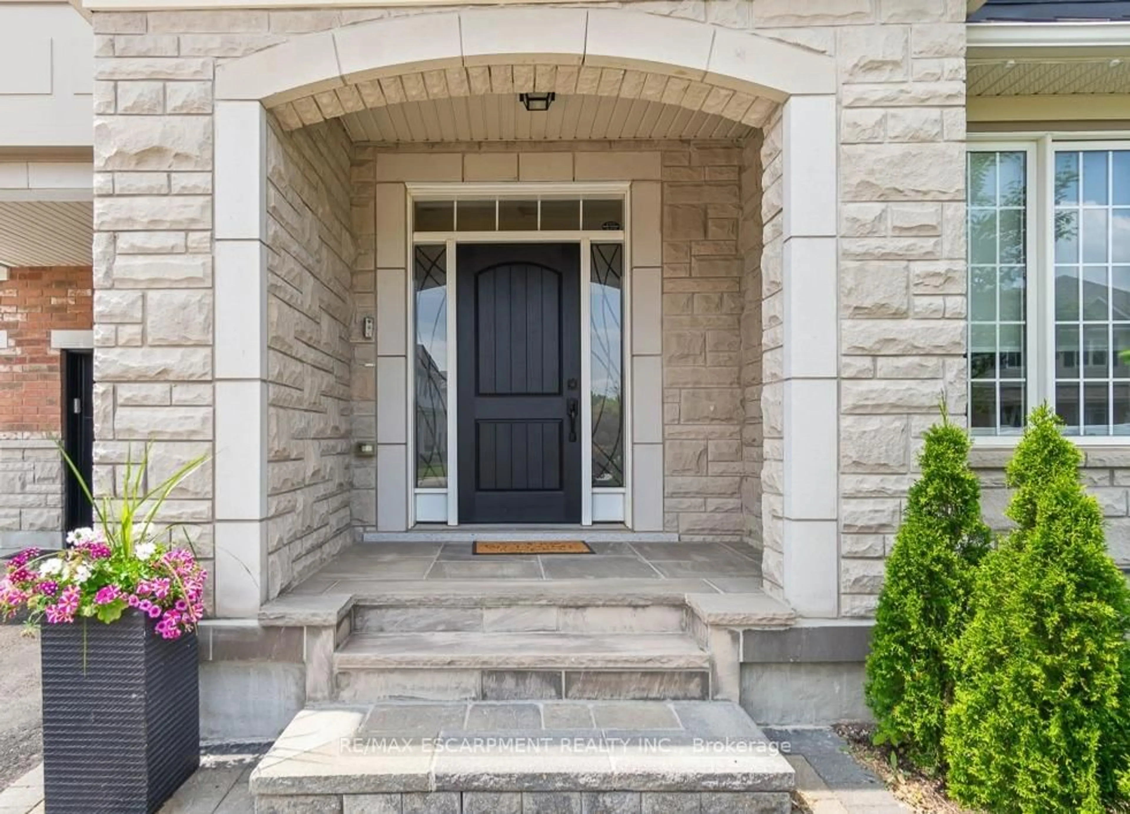 Indoor entryway for 2473 Elder Lane, Oakville Ontario L6M 0L1