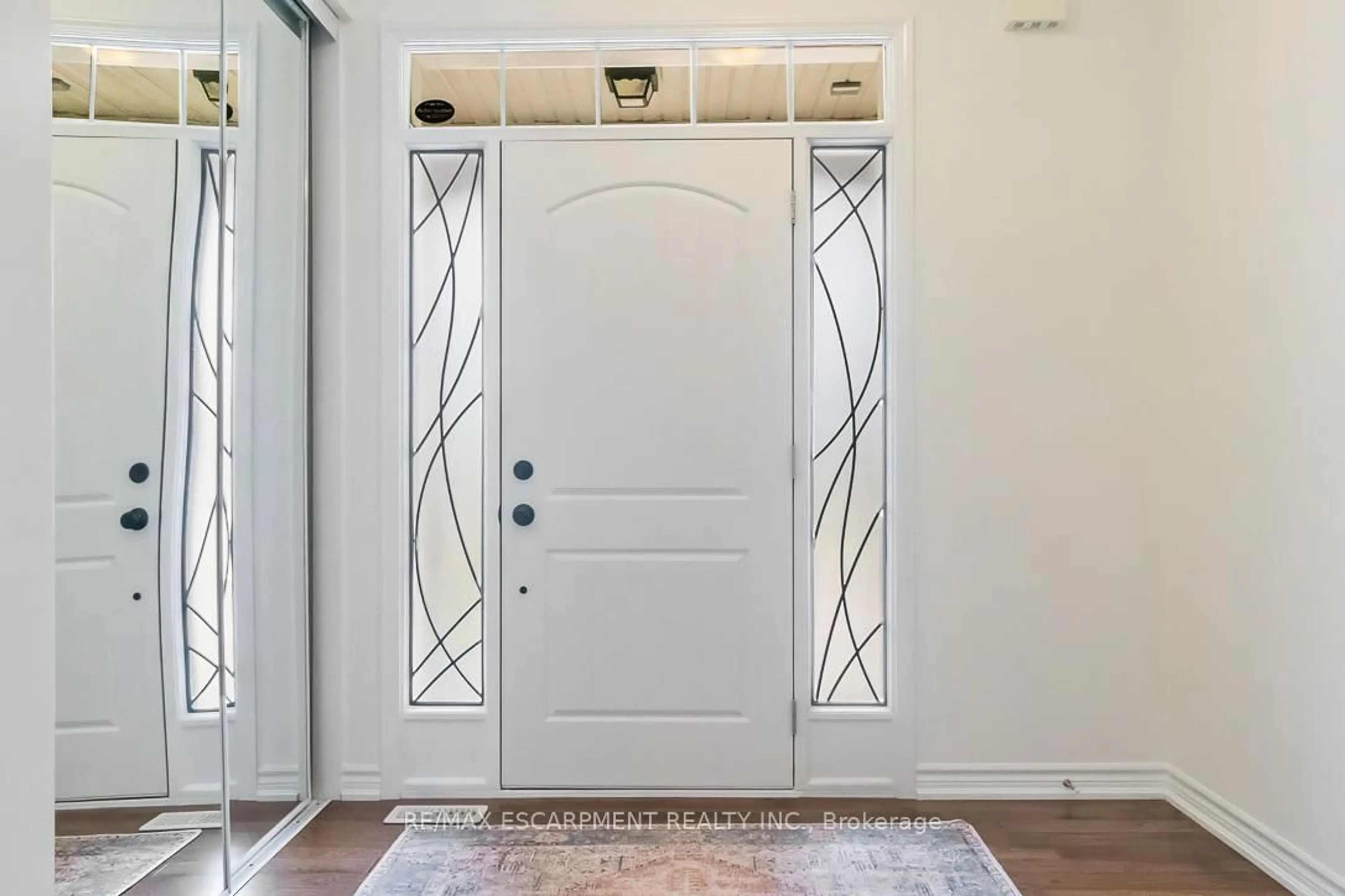 Indoor entryway for 2473 Elder Lane, Oakville Ontario L6M 0L1