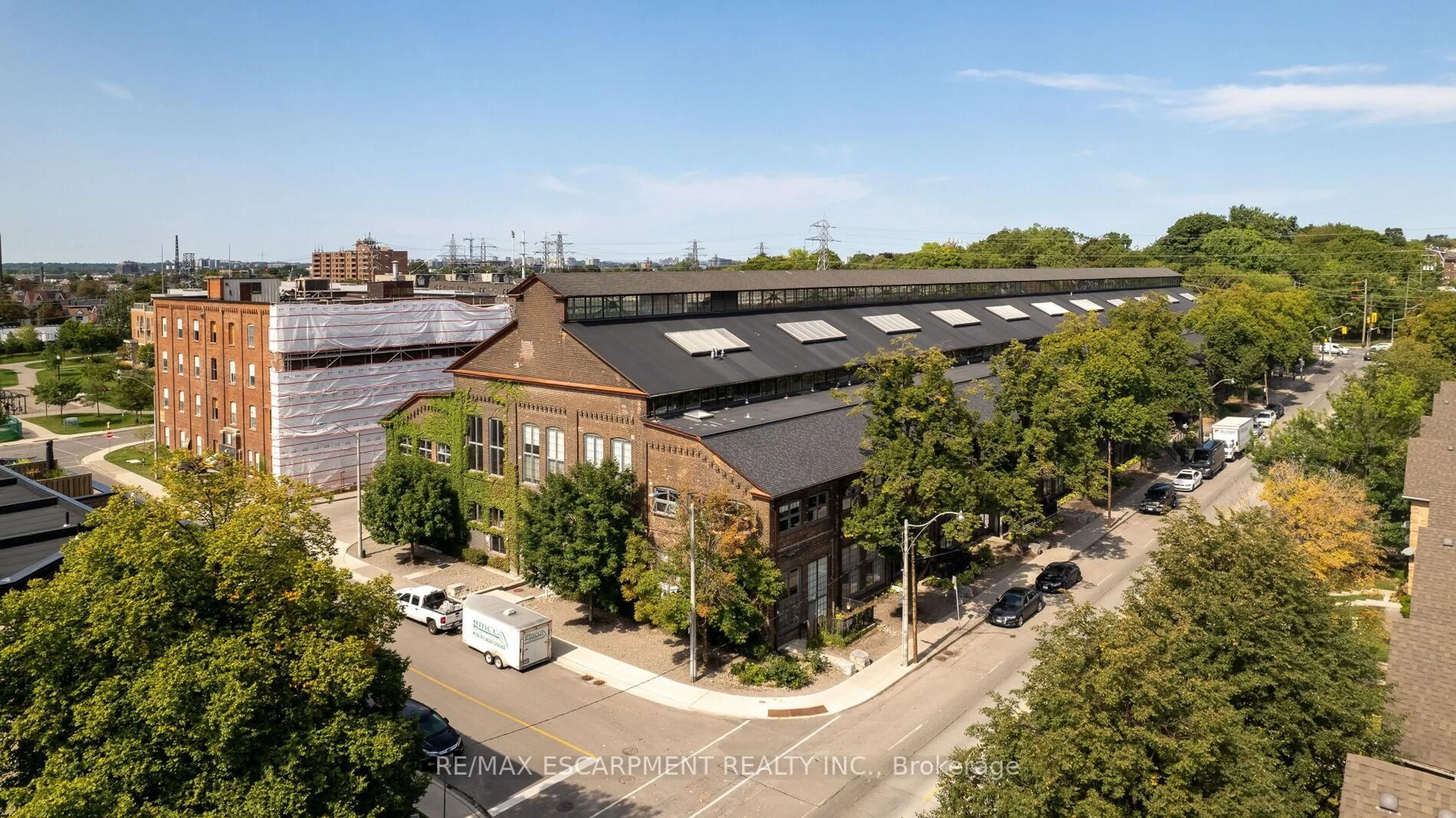 A pic from outside/outdoor area/front of a property/back of a property/a pic from drone, building for 1100 Lansdowne Ave #346, Toronto Ontario M6H 4K1