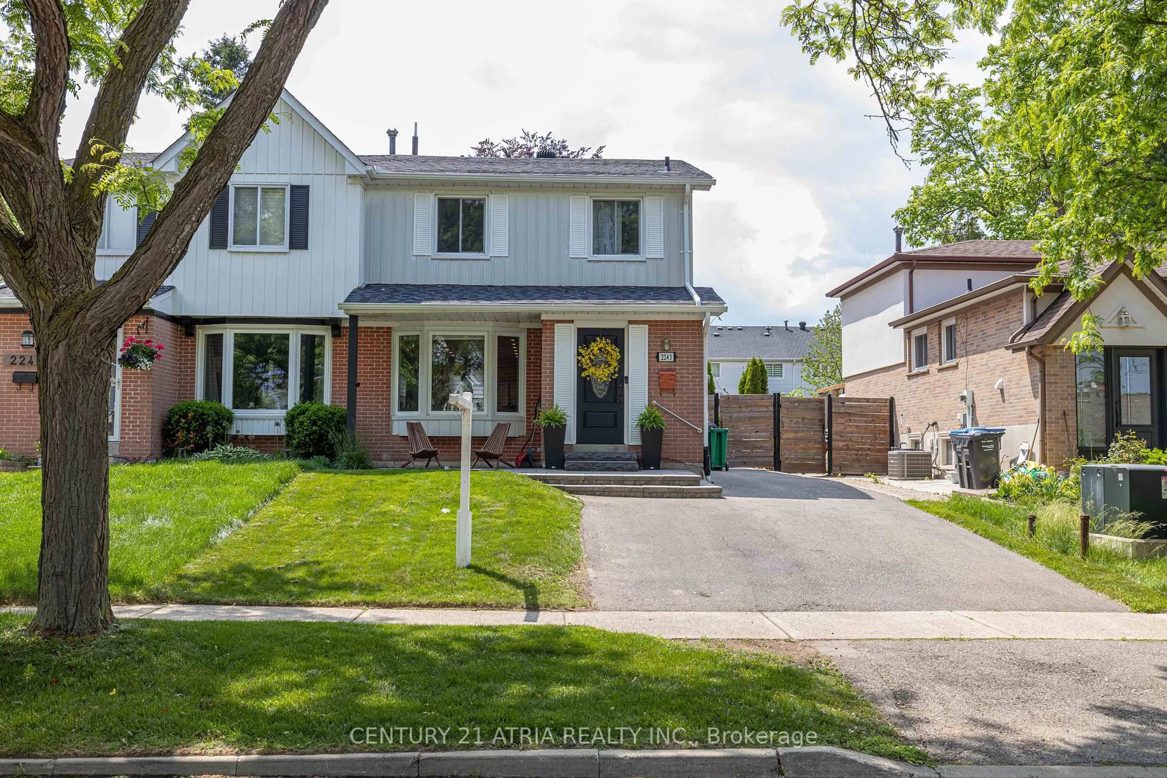 Home with brick exterior material, street for 2243 Buttonbush Cres, Mississauga Ontario L5L 1C4