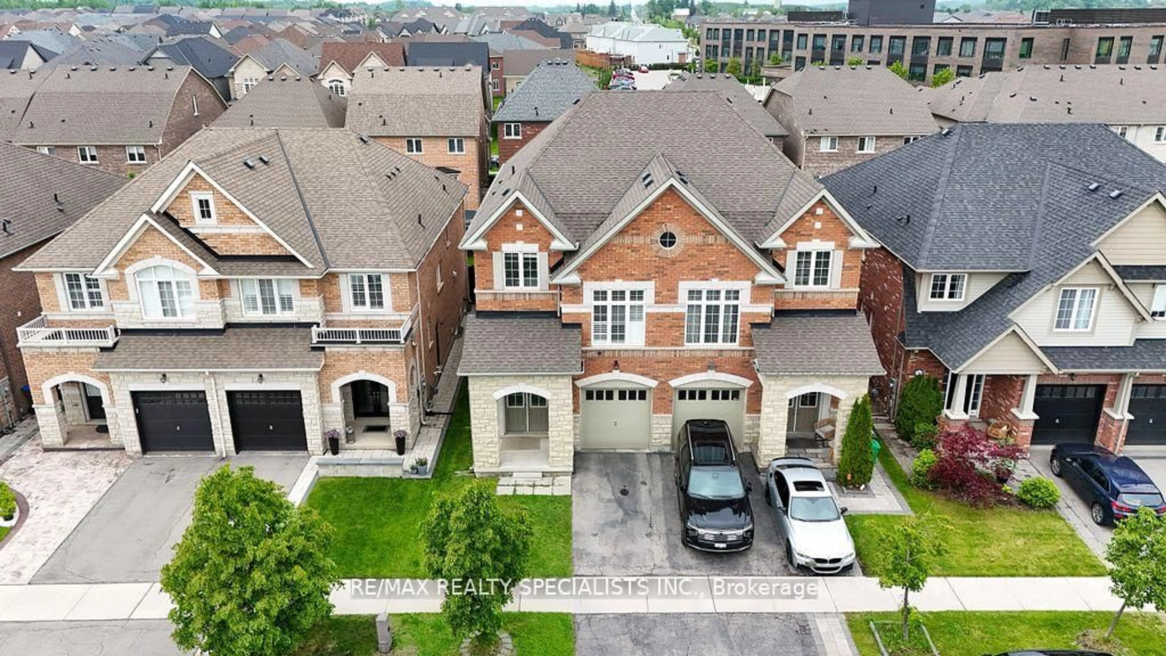 A pic from outside/outdoor area/front of a property/back of a property/a pic from drone, street for 54 Mcpherson Rd, Caledon Ontario L7C 4A8