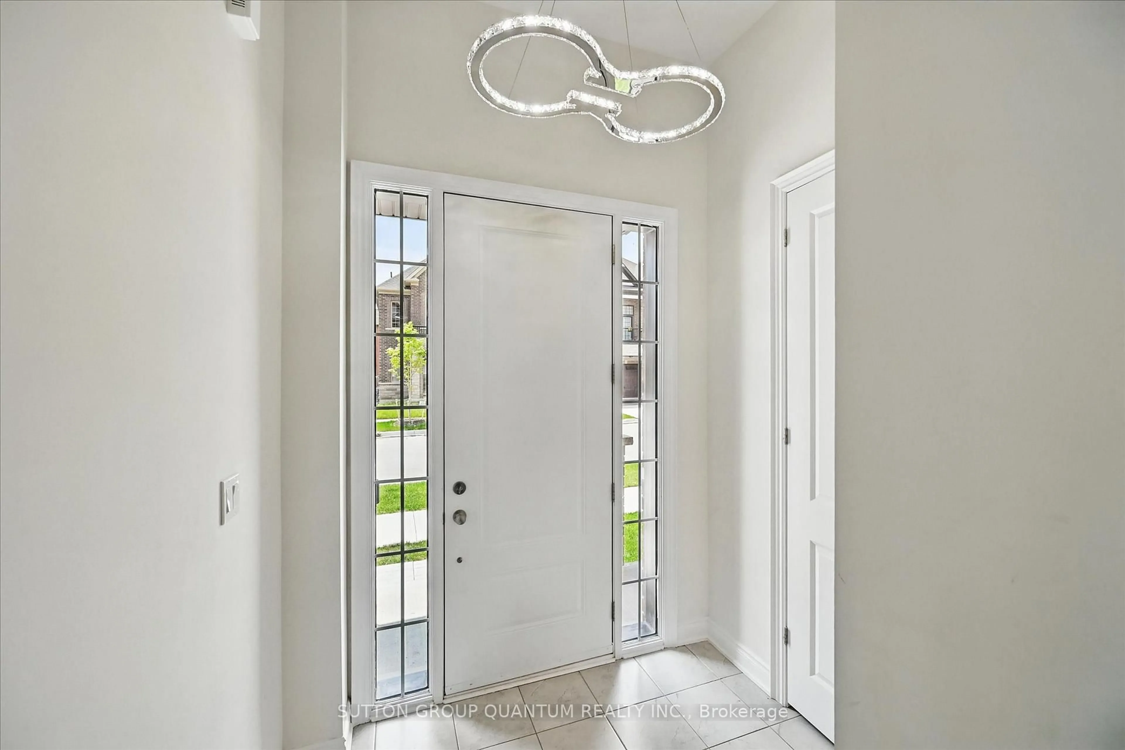 Indoor entryway for 58 William Crawley Way, Oakville Ontario L6H 0Y7