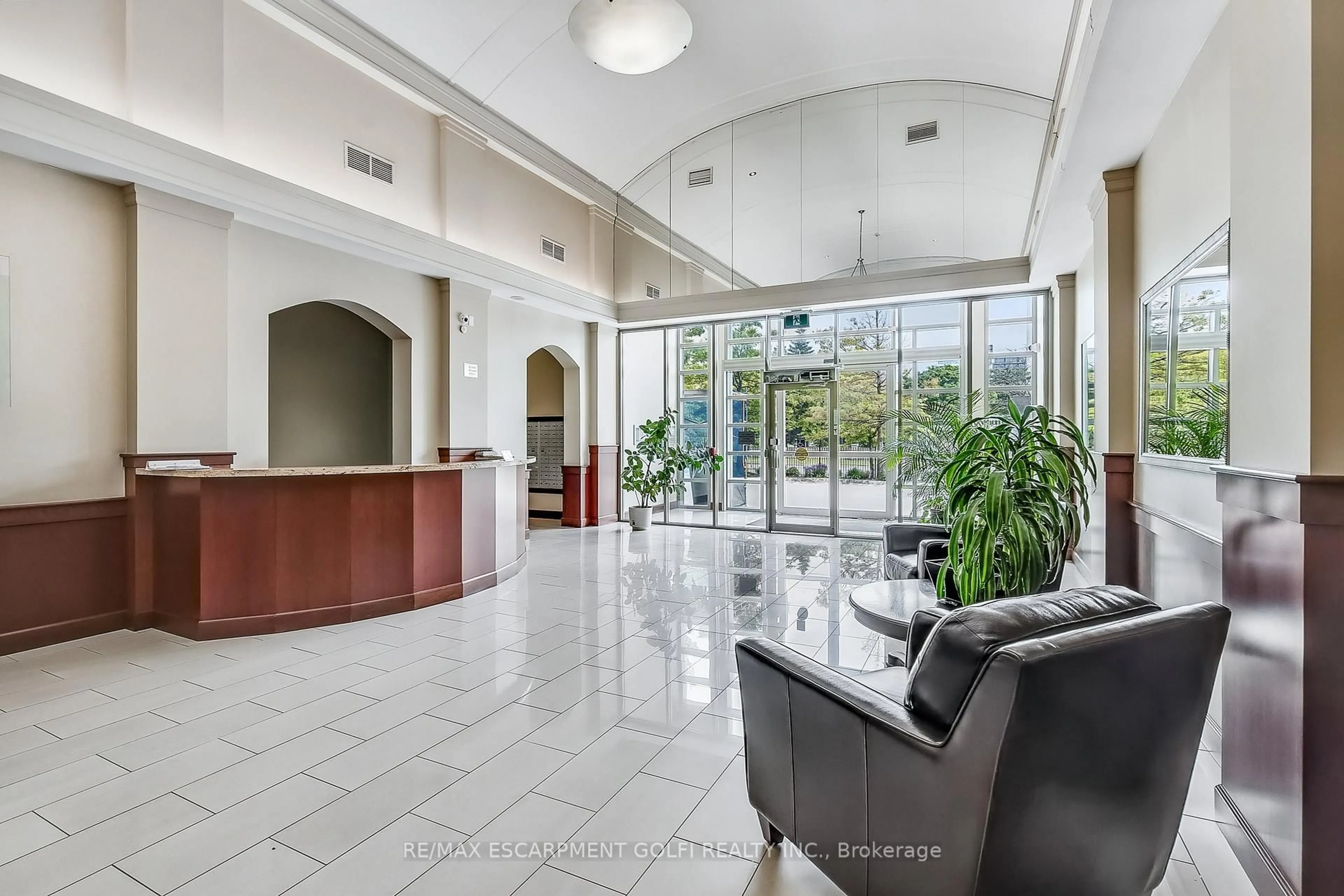 Lobby for 1359 Rathburn Rd #902, Mississauga Ontario L4W 5P7