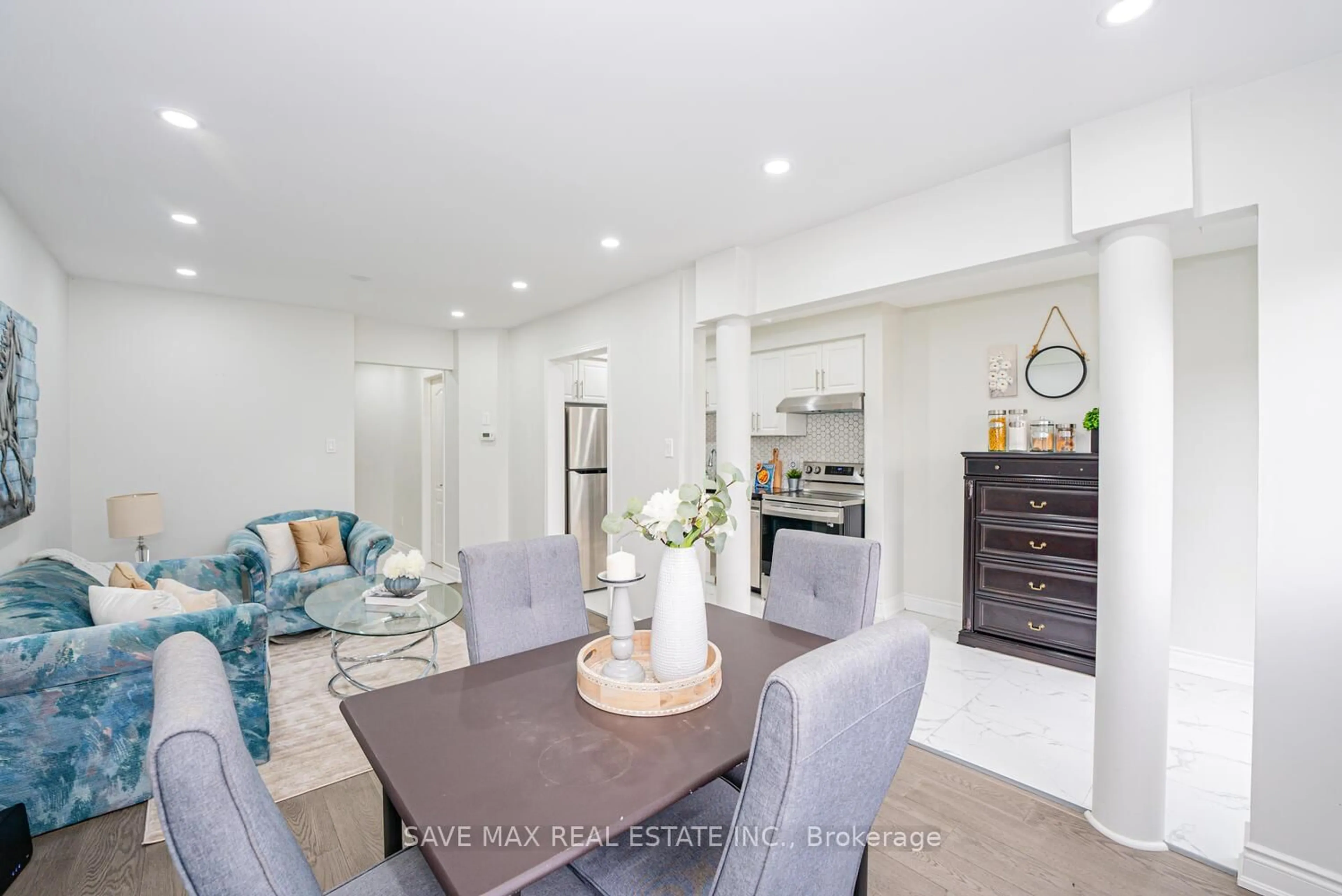 Open concept kitchen, unknown for 92 Cedarwood Cres, Brampton Ontario L6X 4K2