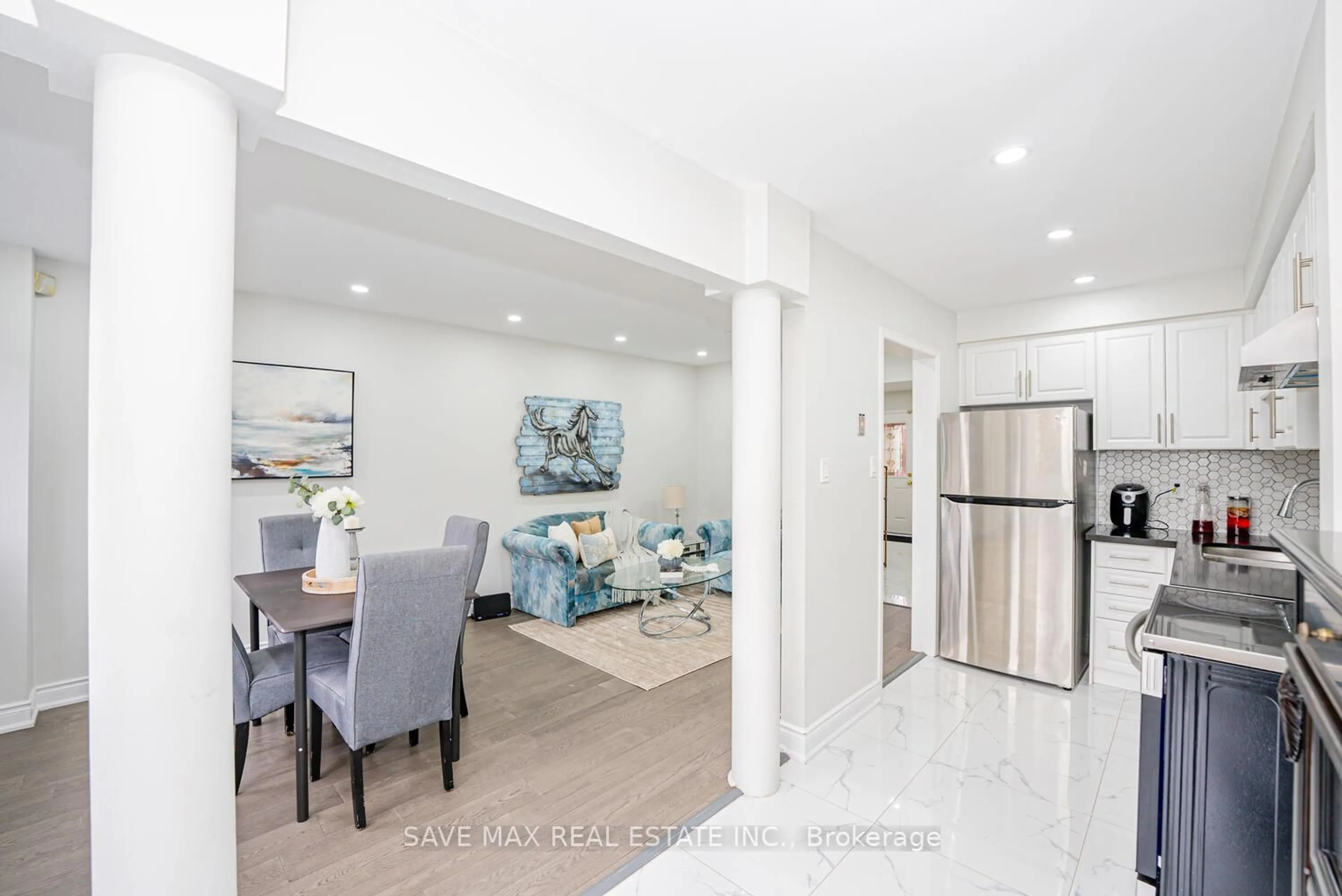 Open concept kitchen, unknown for 92 Cedarwood Cres, Brampton Ontario L6X 4K2