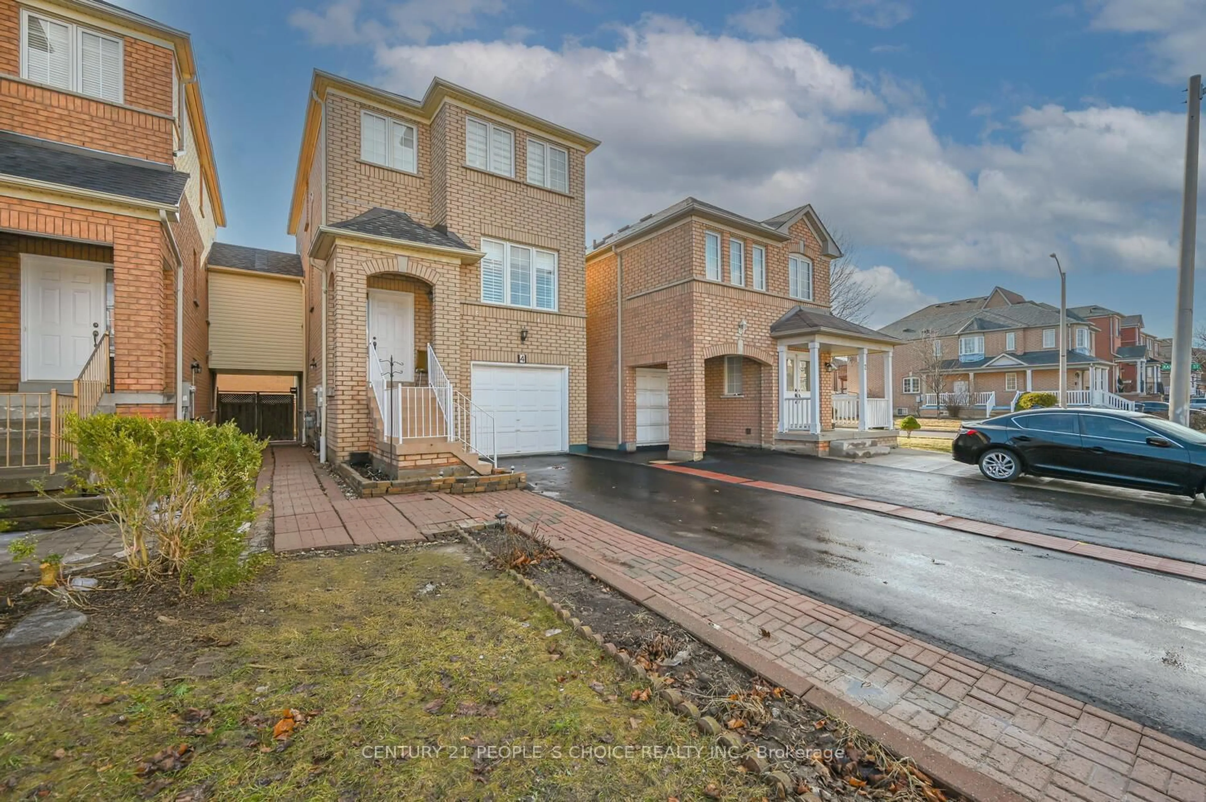A pic from outside/outdoor area/front of a property/back of a property/a pic from drone, street for 4 Domenico Cres, Brampton Ontario L6P 1H5