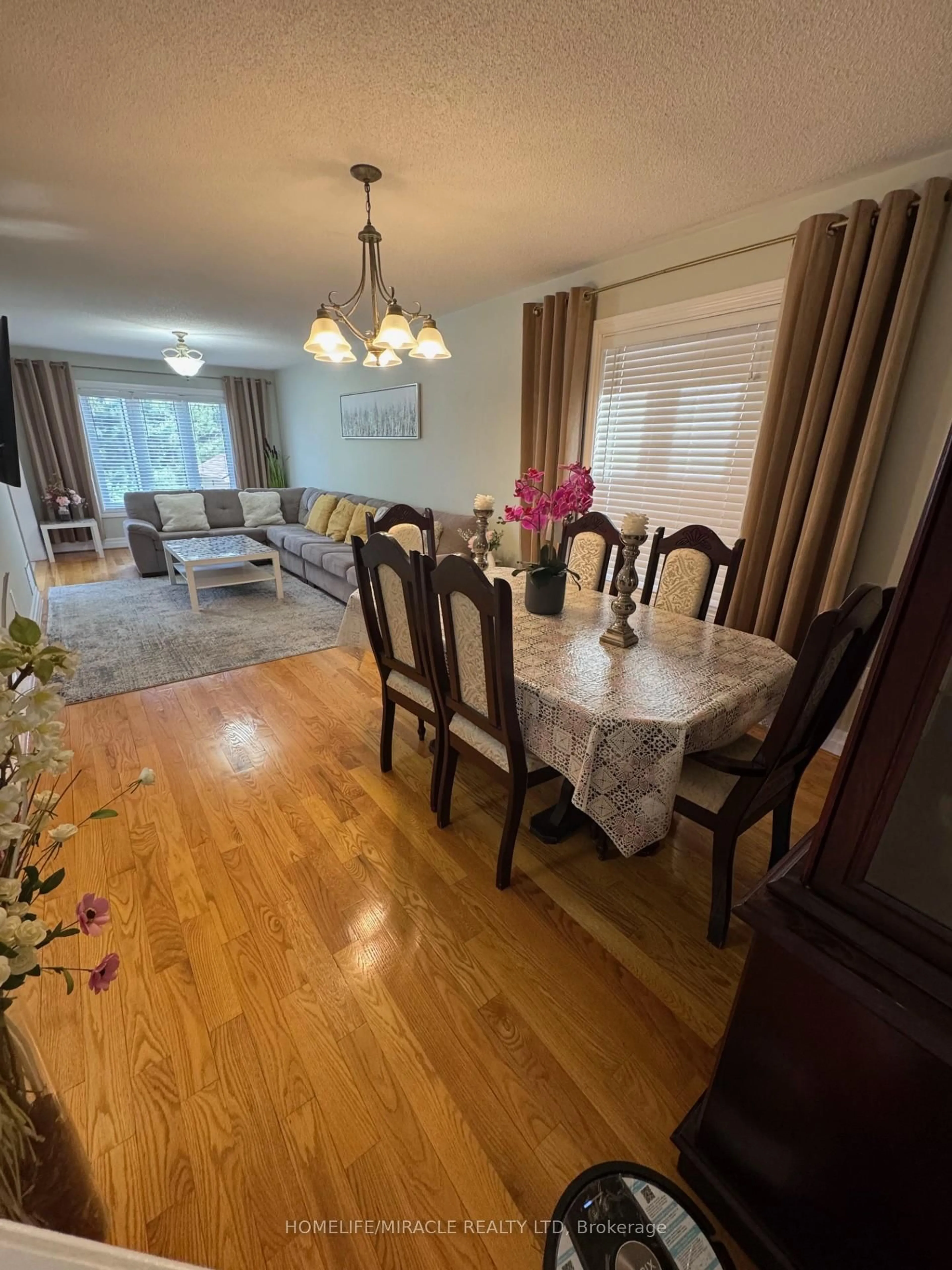 Dining room, wood/laminate floor for 608 Driftcurrent Dr, Mississauga Ontario L4Z 4A4