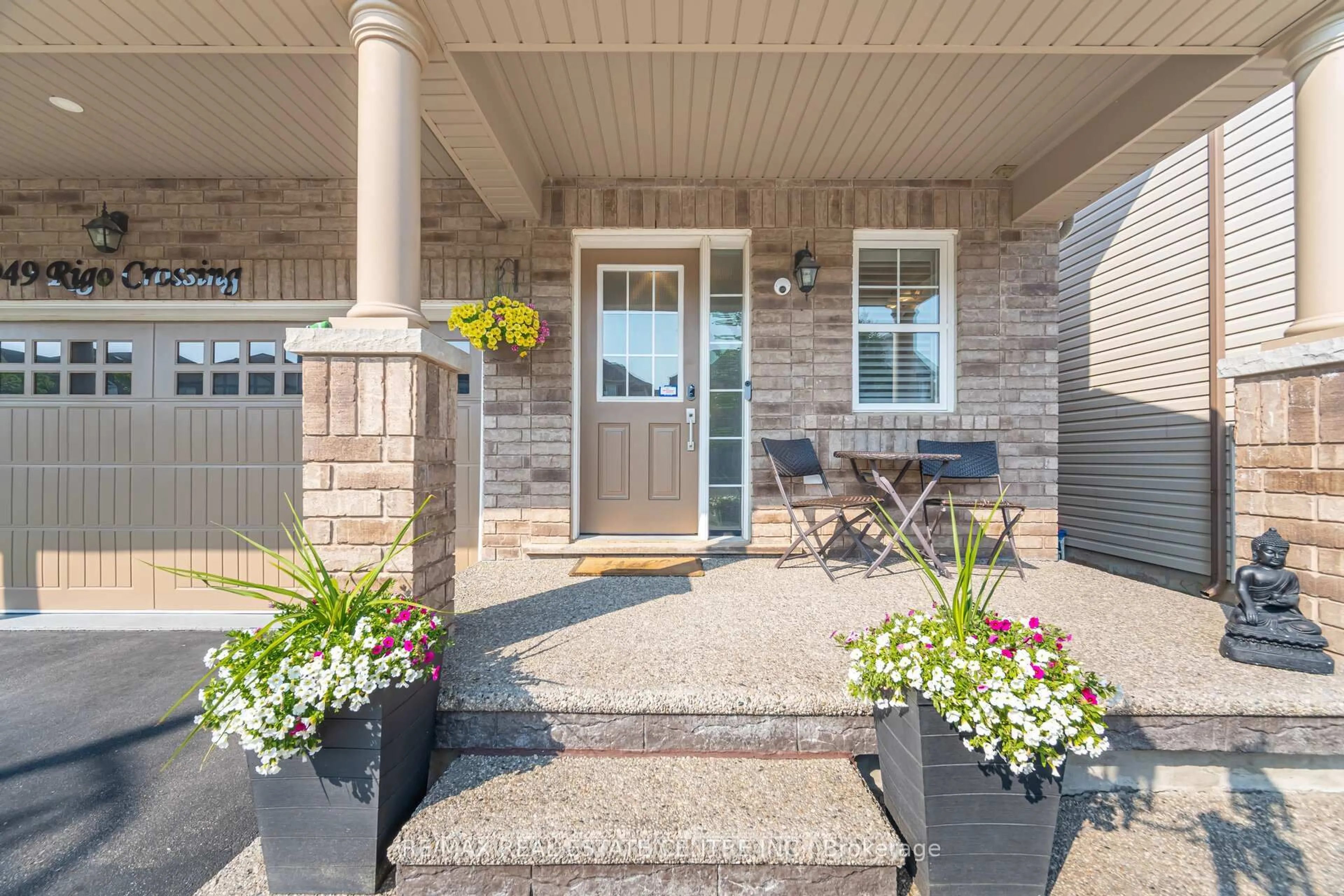 Indoor entryway for 949 Rigo Crossing, Milton Ontario L9T 8C5